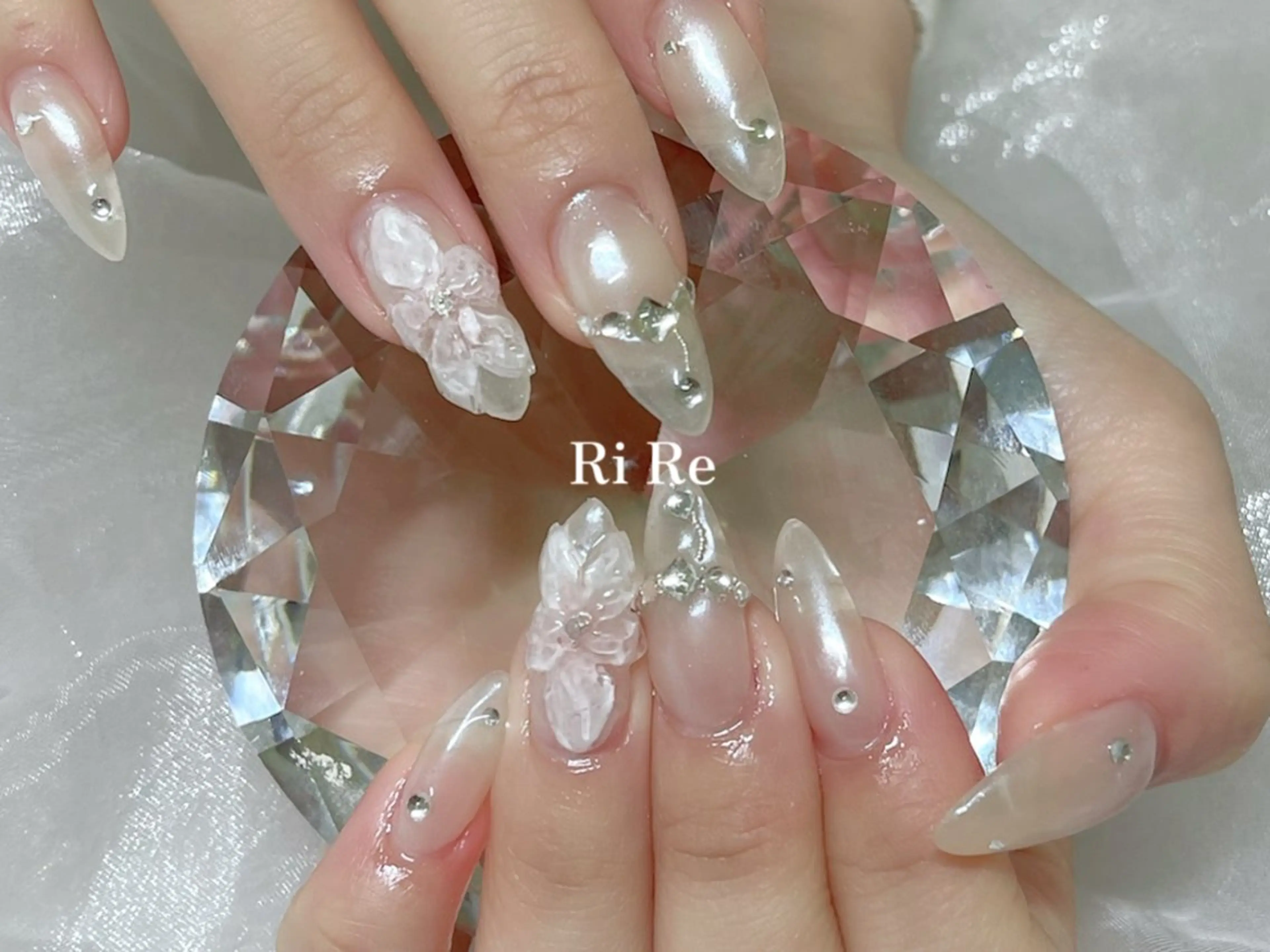 ネイル アートネイル ミラーネイル ホワイト Nailsalon RiRe♡Reikaのネイルデザイン