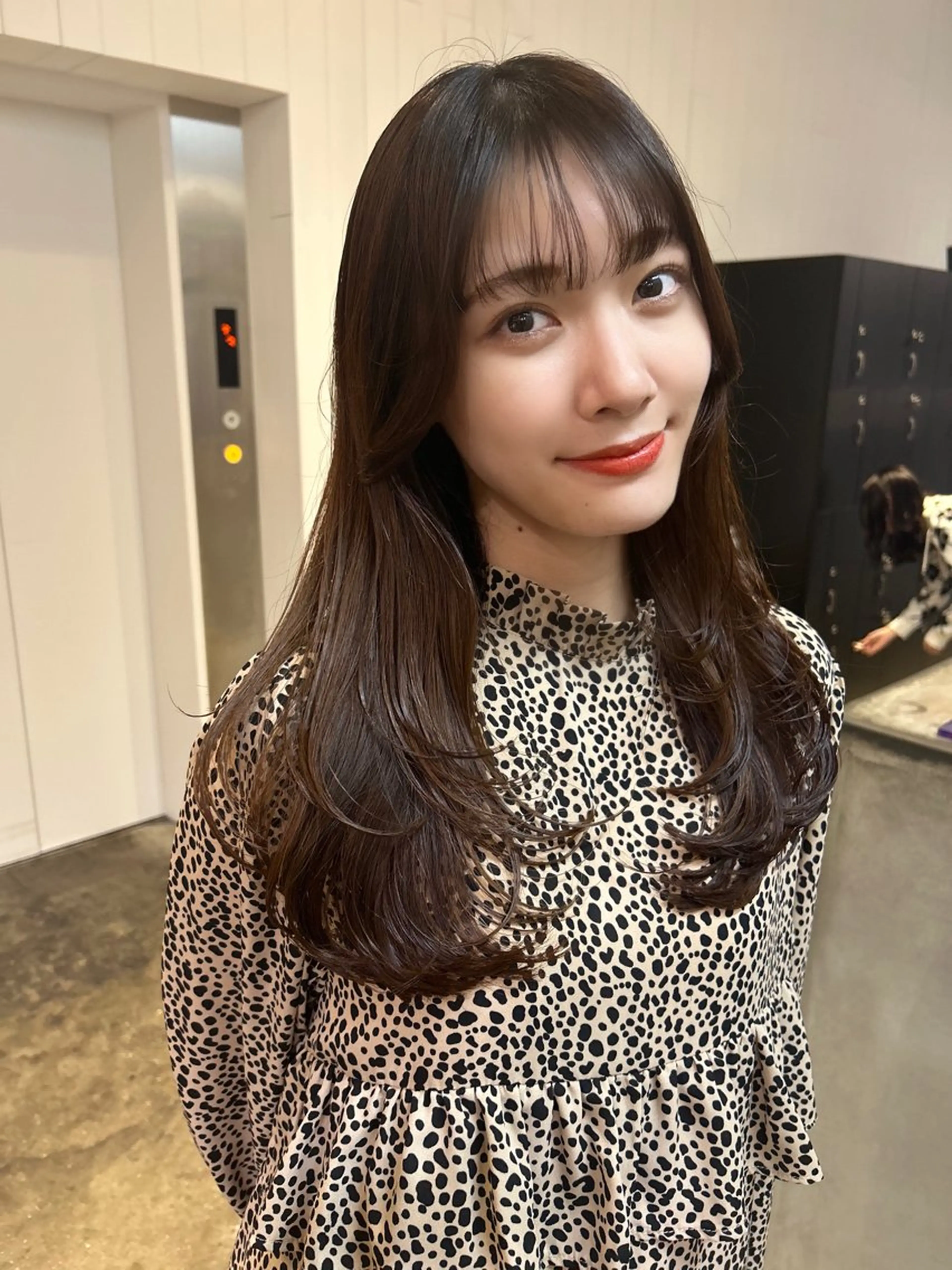 ロング エミリ / オリーブカラーのヘアスタイル