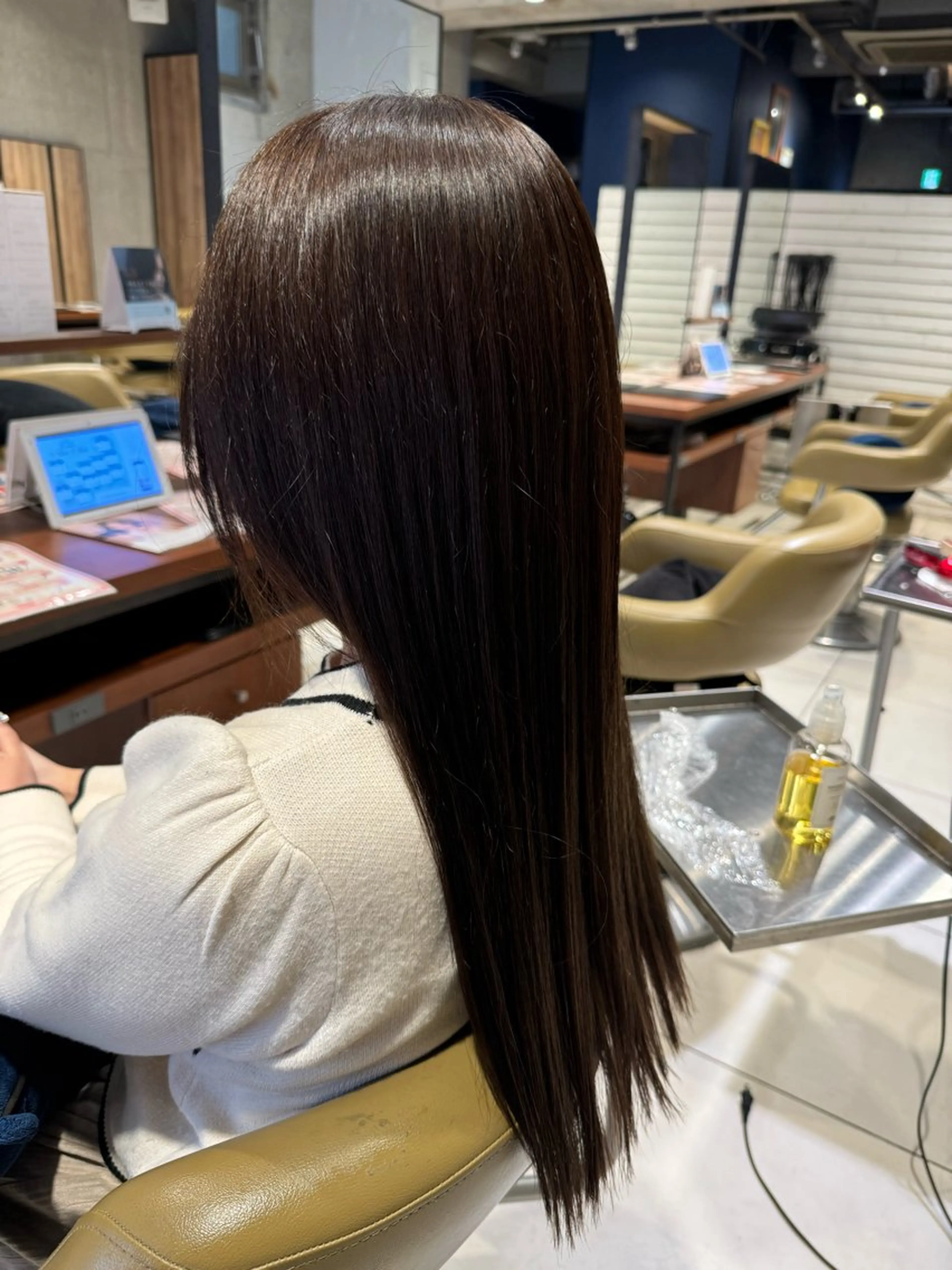 カラー ベージュカラー ブリーチ 縮毛矯正 ヘアカラー トリートメント 艶カラー 梨菜💜のヘアスタイル