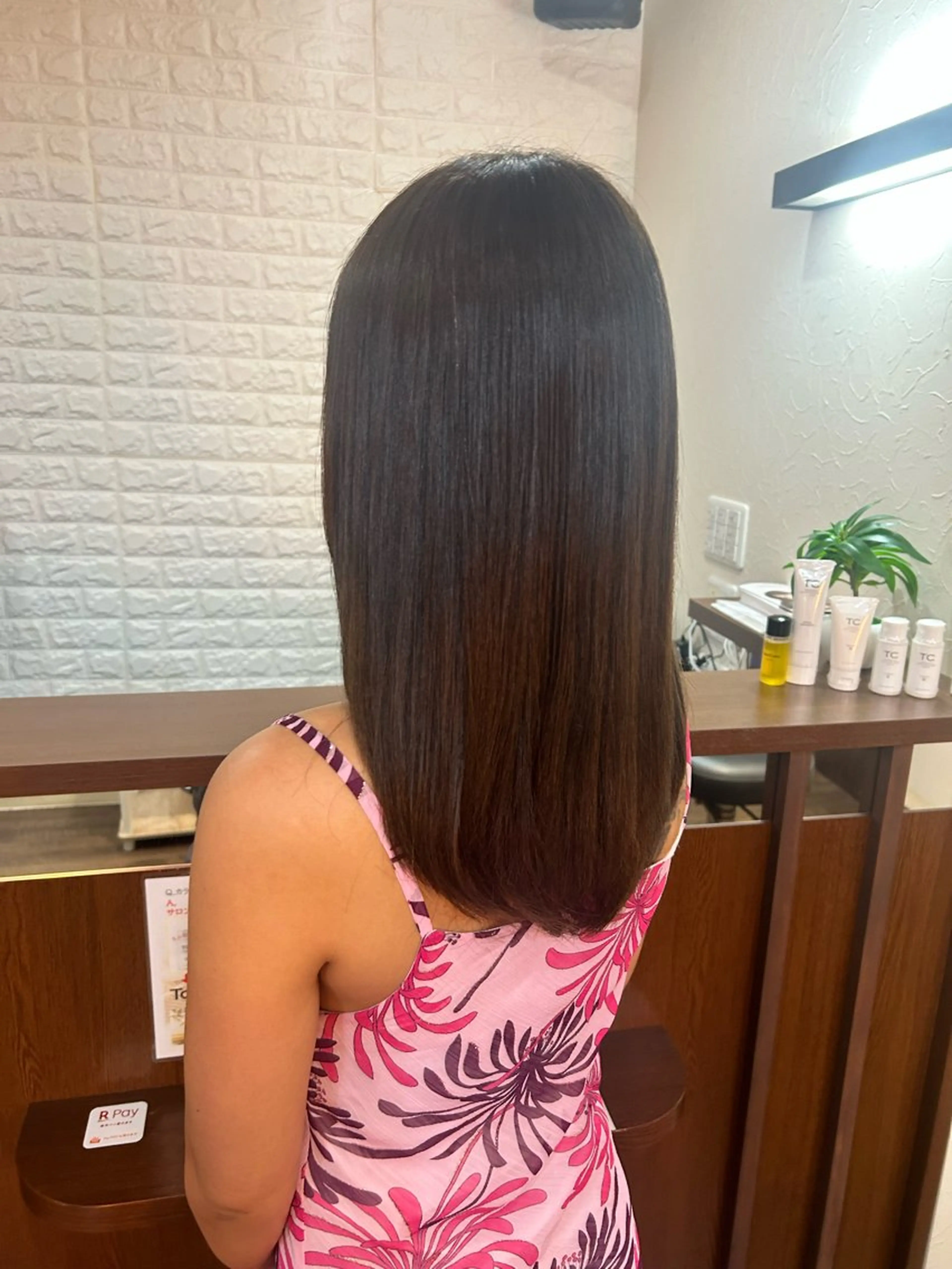 セミロング 縮毛矯正 トモタニ ミオのヘアスタイル