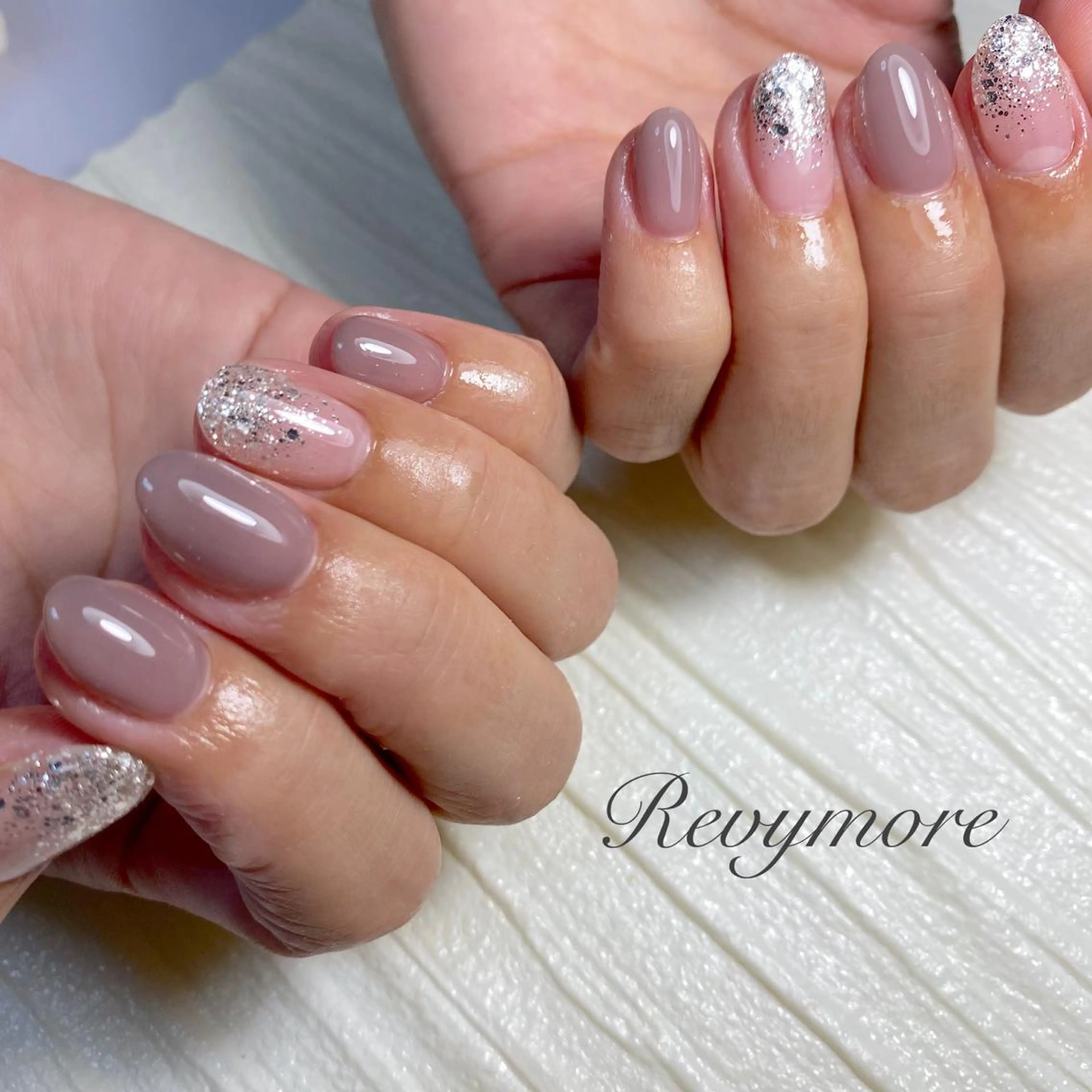 ミディアム ネイル 韓国風ヘア ジェルネイル キラキラネイル 韓国ネイル ニュアンスネイル nail salon Revymore所属・nail salon Revymoreのネイルデザイン