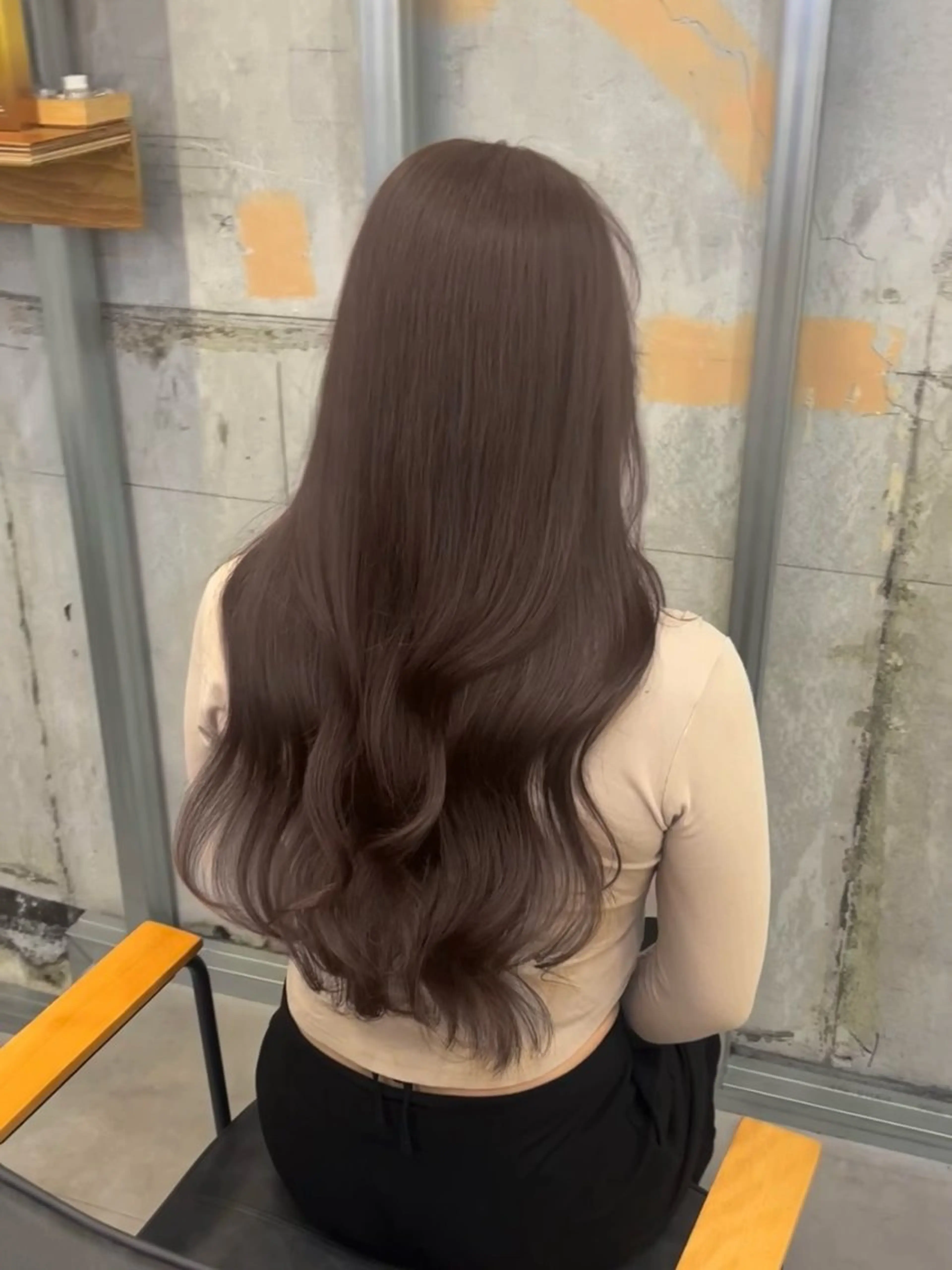 ミディアム カラー パーマ アッシュ アッシュグレー アッシュグレージュ ベージュカラー 黒髪 カット ヘアカラー トリートメント ブリーチなし/ ベージュ/akiraのヘアスタイル