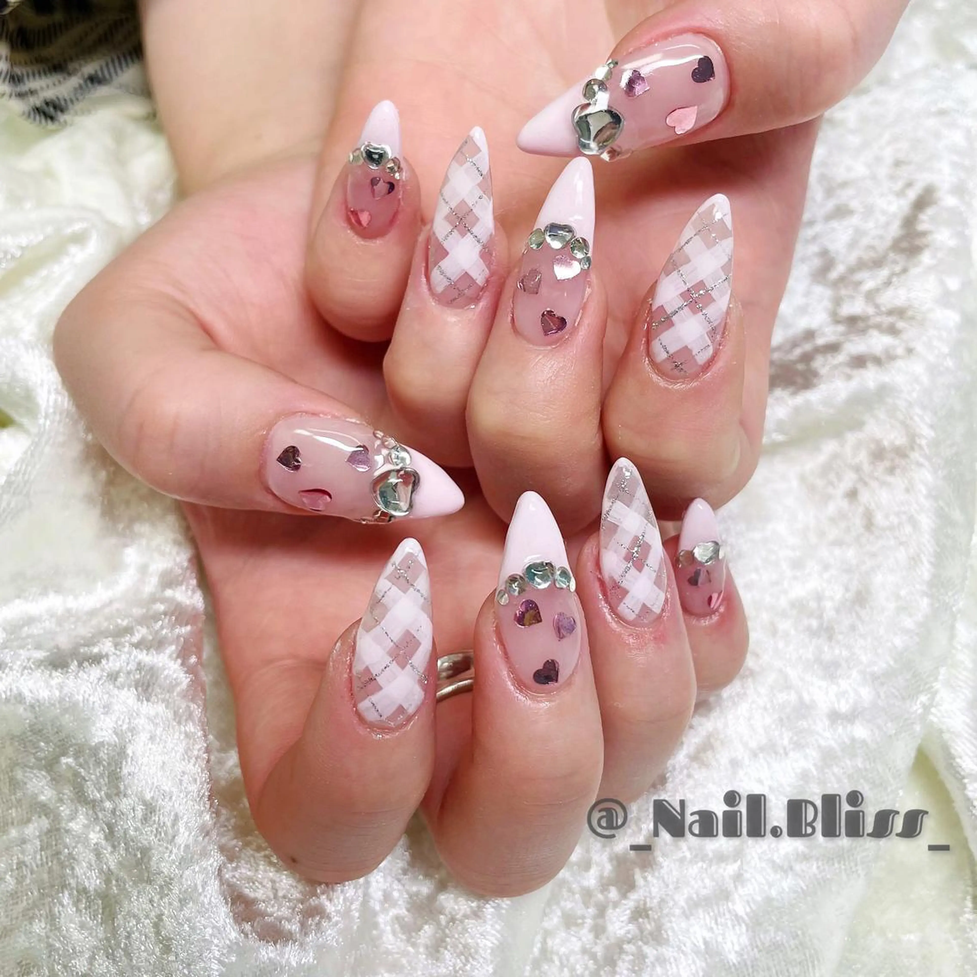 ネイル ガーリー ハンドネイル NAIL BLISSのネイルデザイン