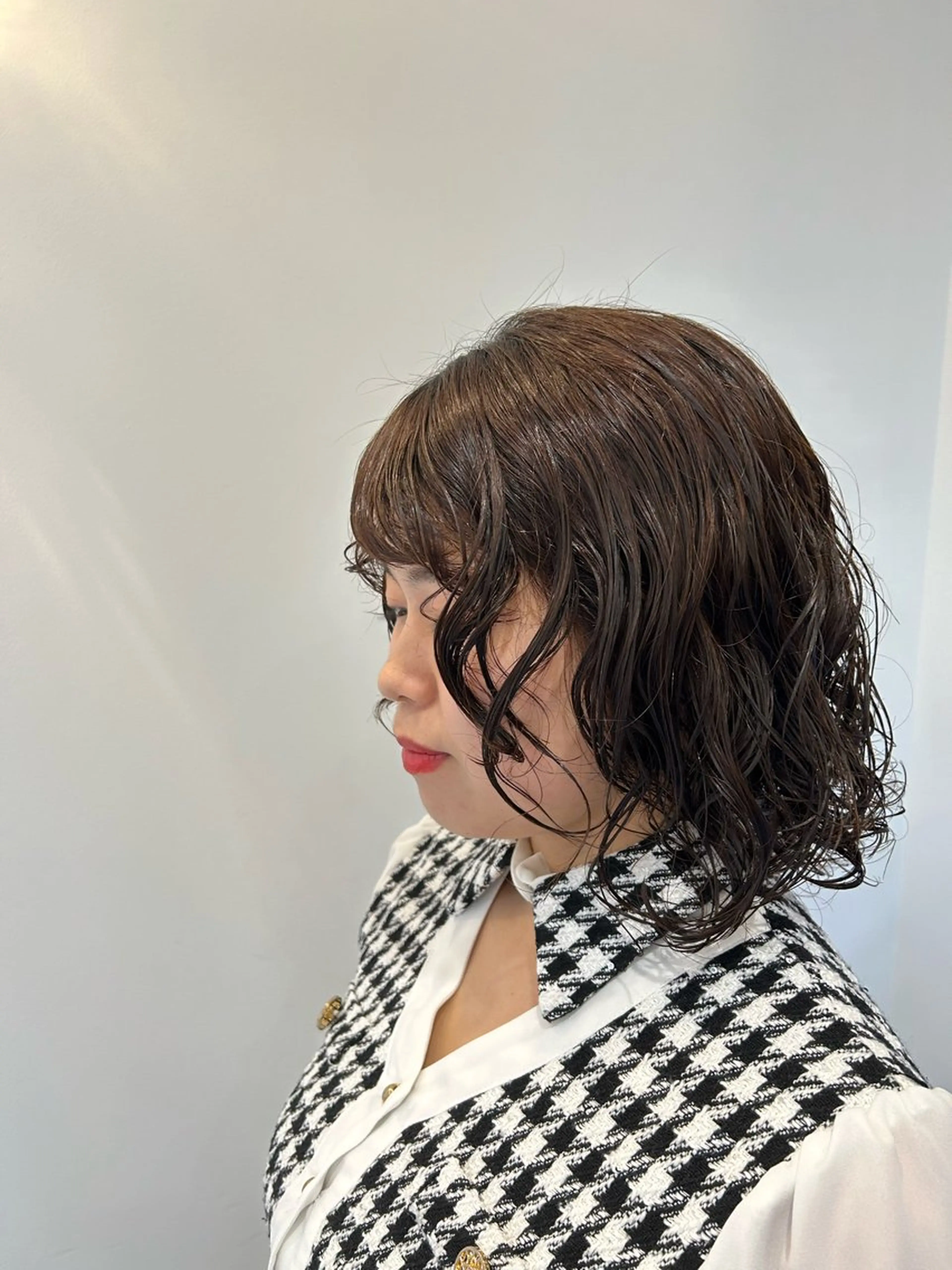 ミディアム パーマ 萩野 百香のヘアスタイル