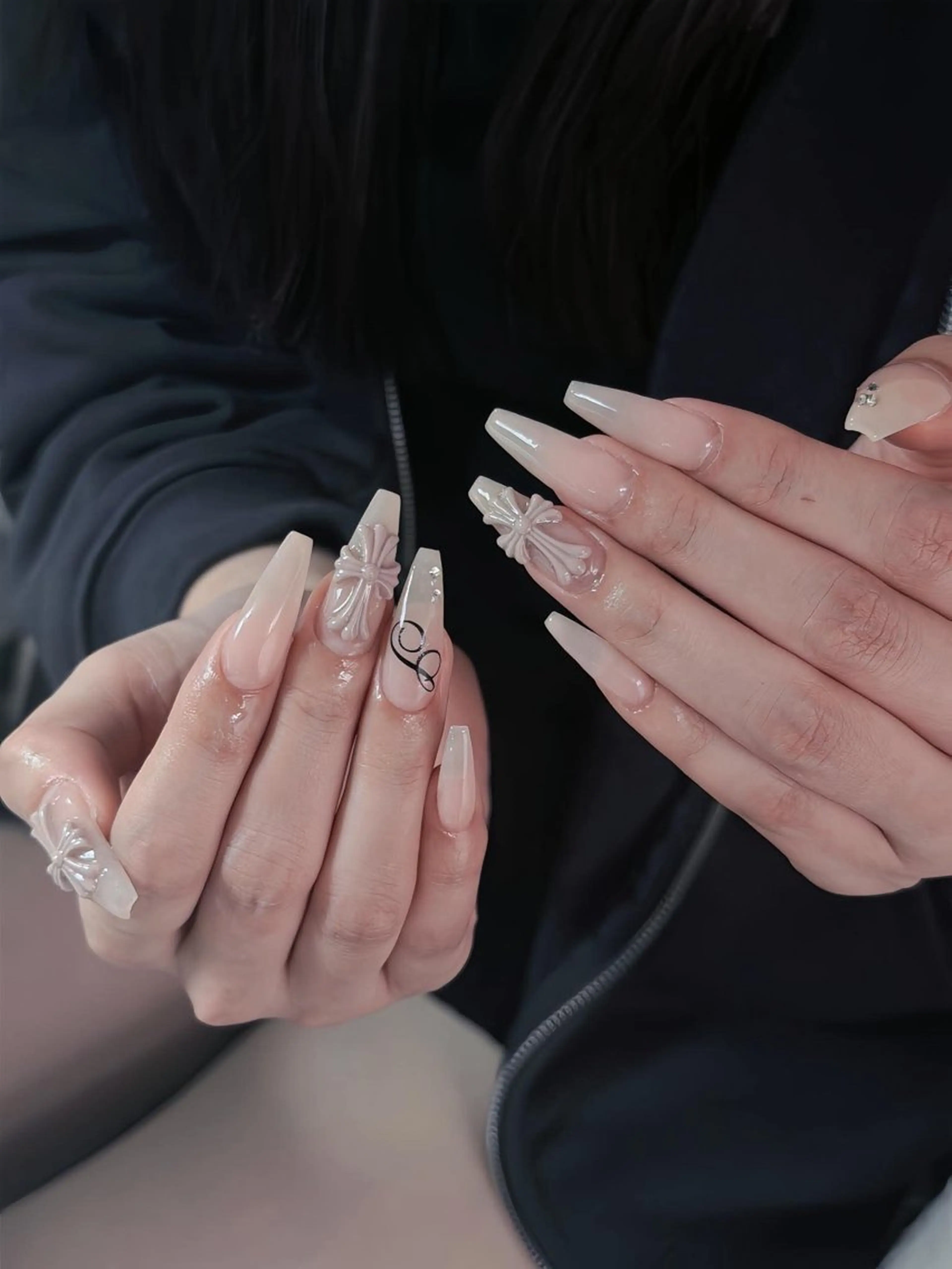 ネイル チークネイル ドット フレンチネイル グラデーション ハート ハンドネイル Julli NailStudioのネイルデザイン