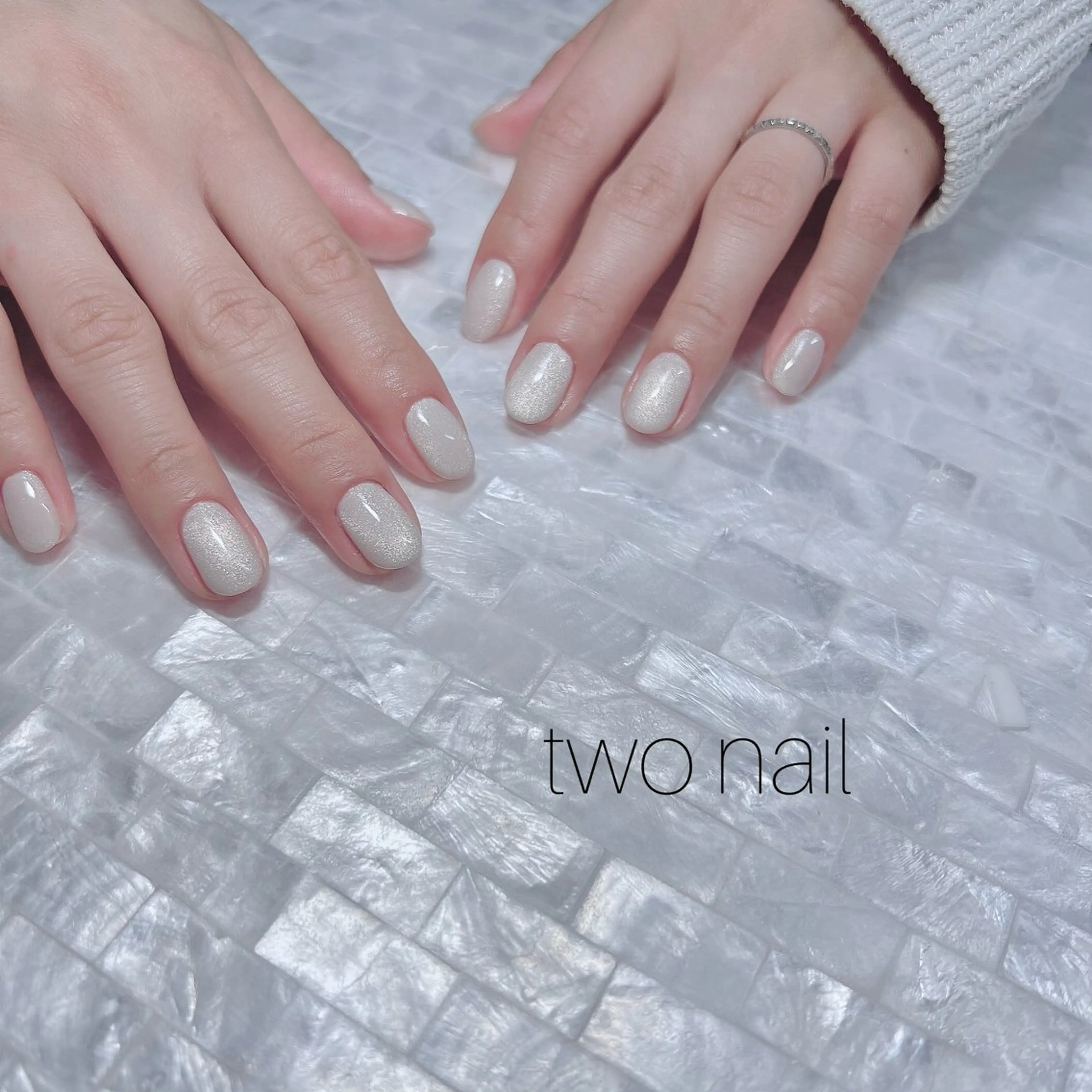 ネイル キラキラネイル マグネットネイル ネイルチップ ホワイト ハンドネイル two nailのネイルデザイン