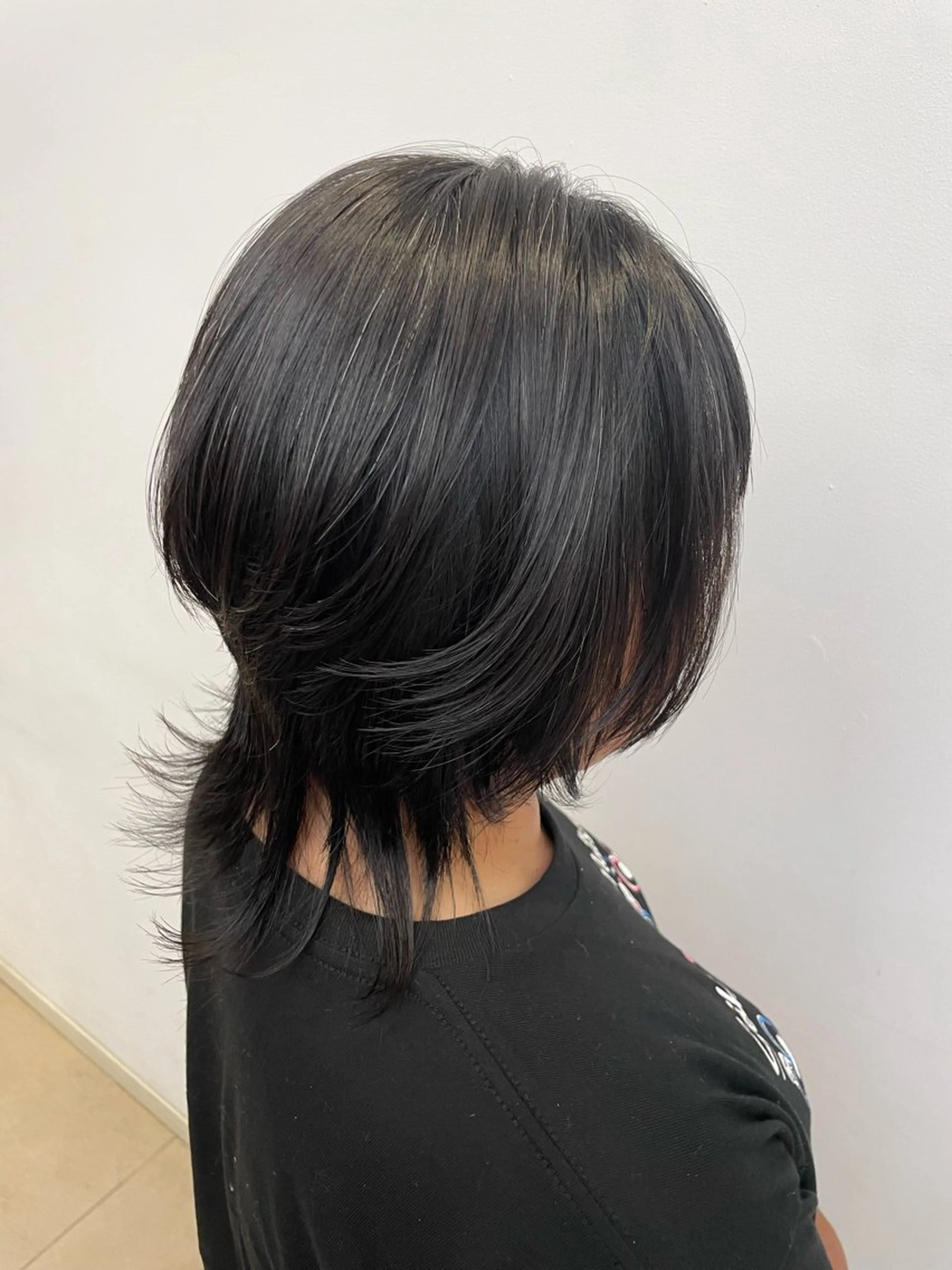 ミディアム ウルフカット MINDS LINO Reinaのヘアスタイル