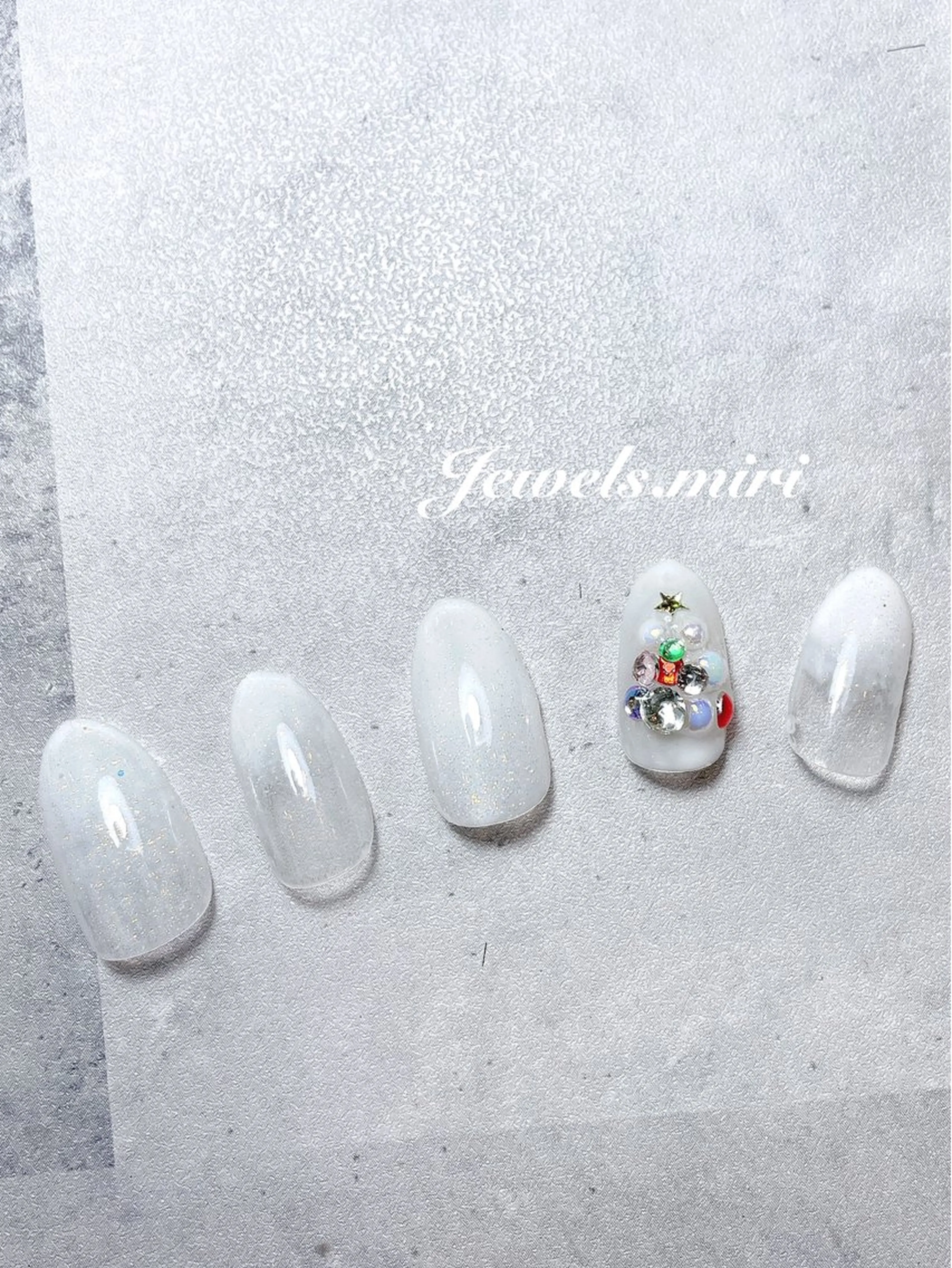 ネイル キラキラネイル ホワイト 冬ネイル クリスマス Jewels nail lily 白楽所属・ネイルサロン Jewels Mのネイルデザイン