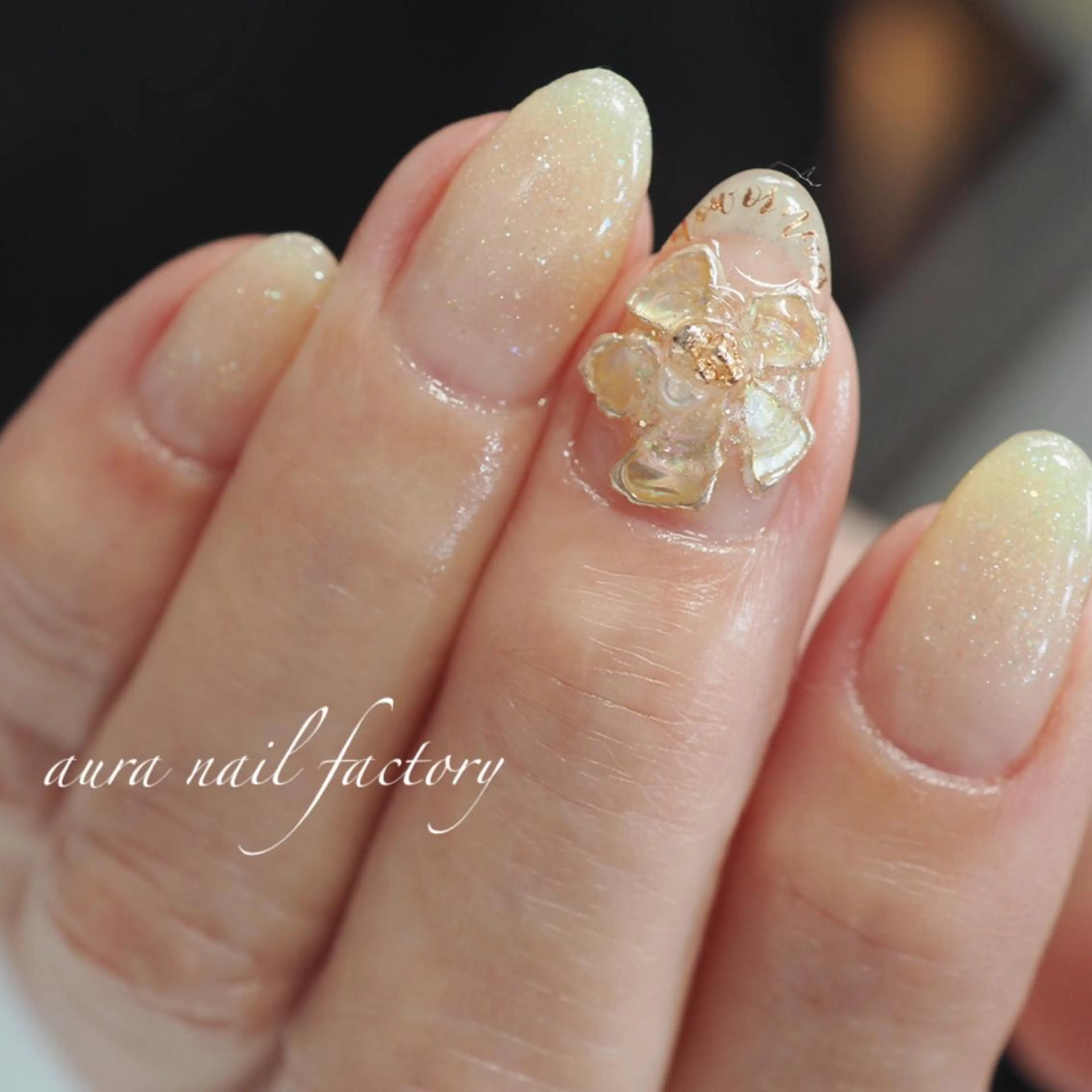 ショート カラー ネイル フラワーネイル 赤色 赤羽　アウラ ネイルファクトリーのネイルデザイン