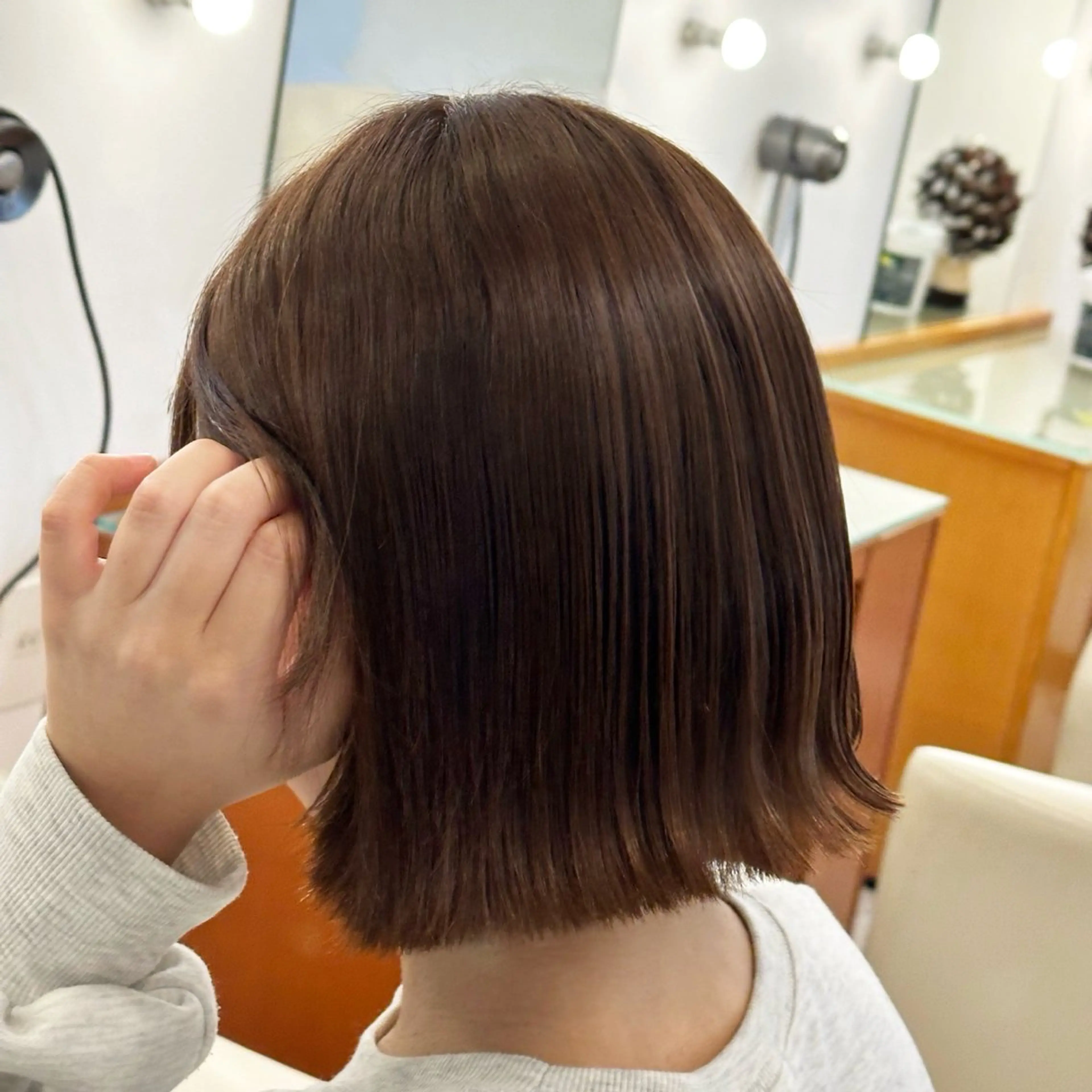 ショート カラー 切りっぱなしボブ ボブ 外ハネヘア fiorista🌼 ayanaのヘアスタイル