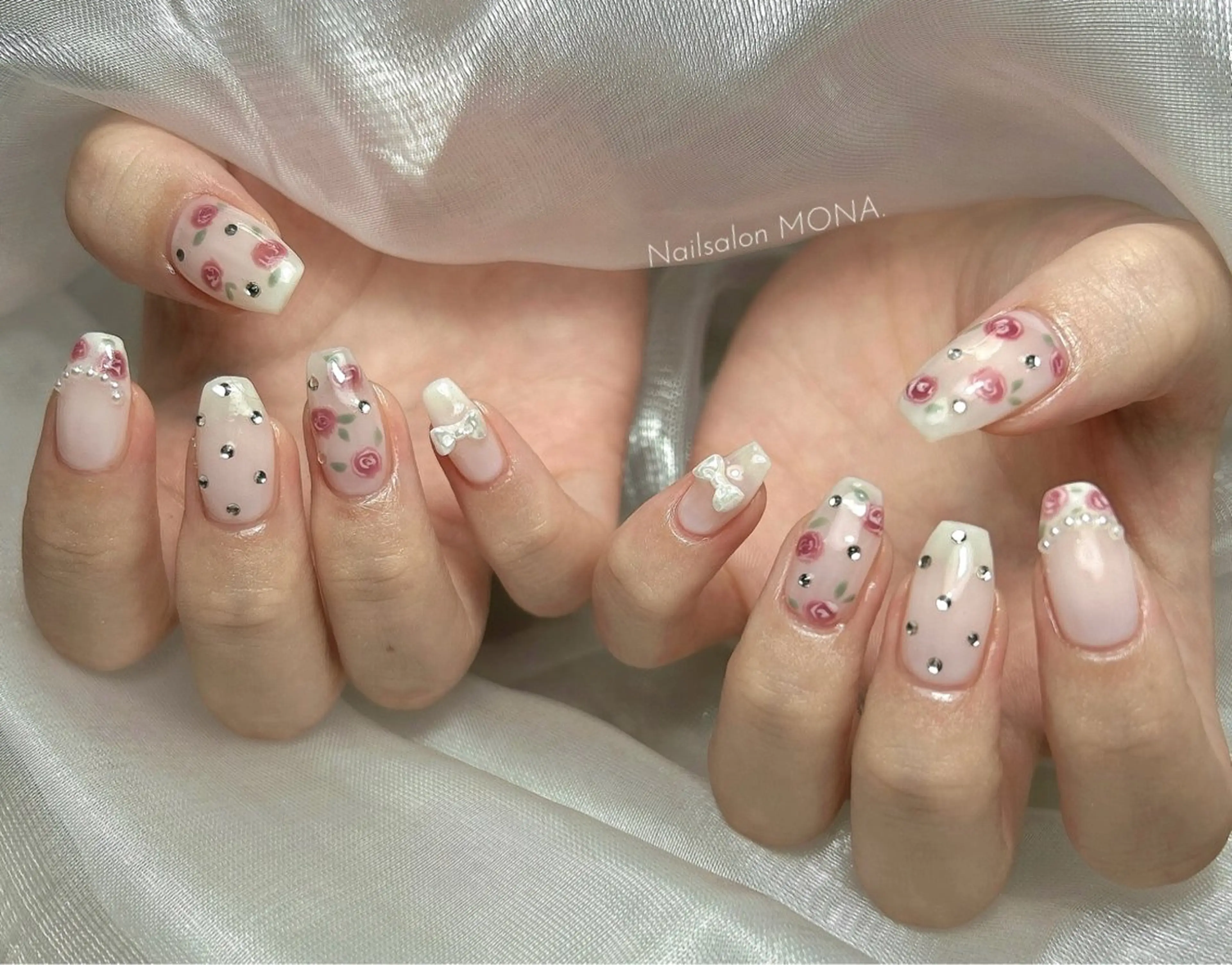 ネイル ガーリー ハンドネイル Nailsalon MONA.のネイルデザイン