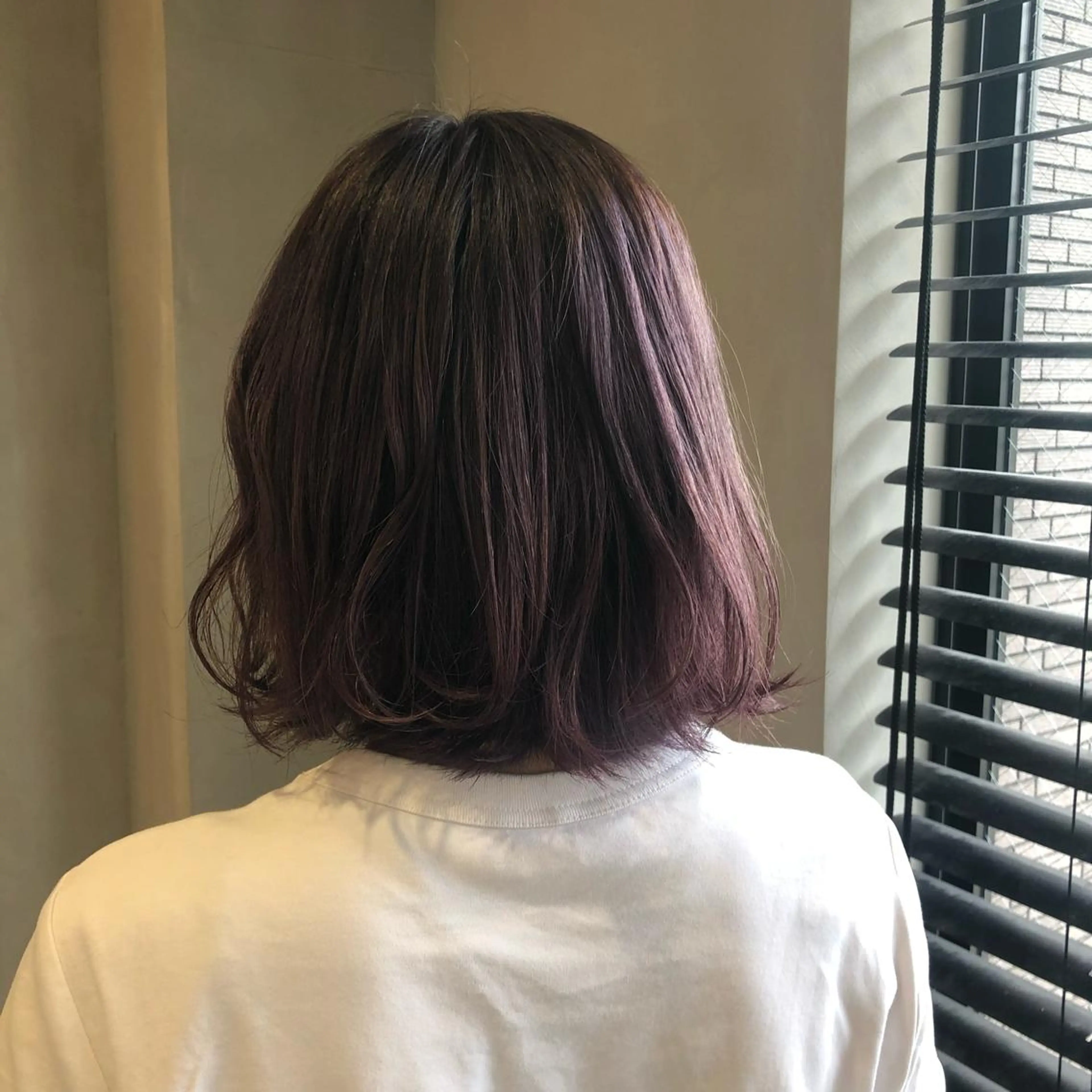 ミディアム カラー カット ヘアカラー トリートメント 荒木 依莉亜のヘアスタイル