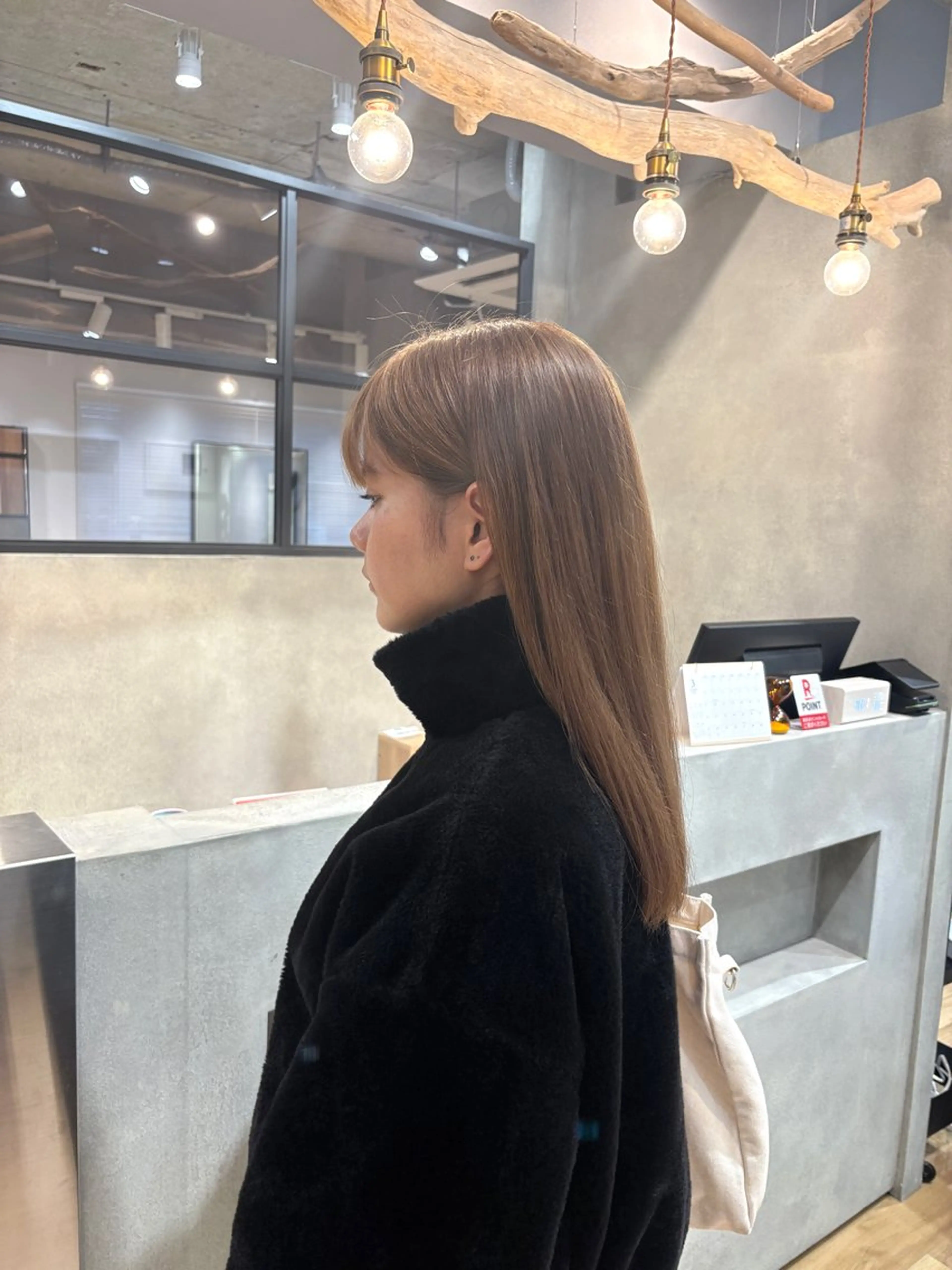 セミロング まつい みるのヘアスタイル