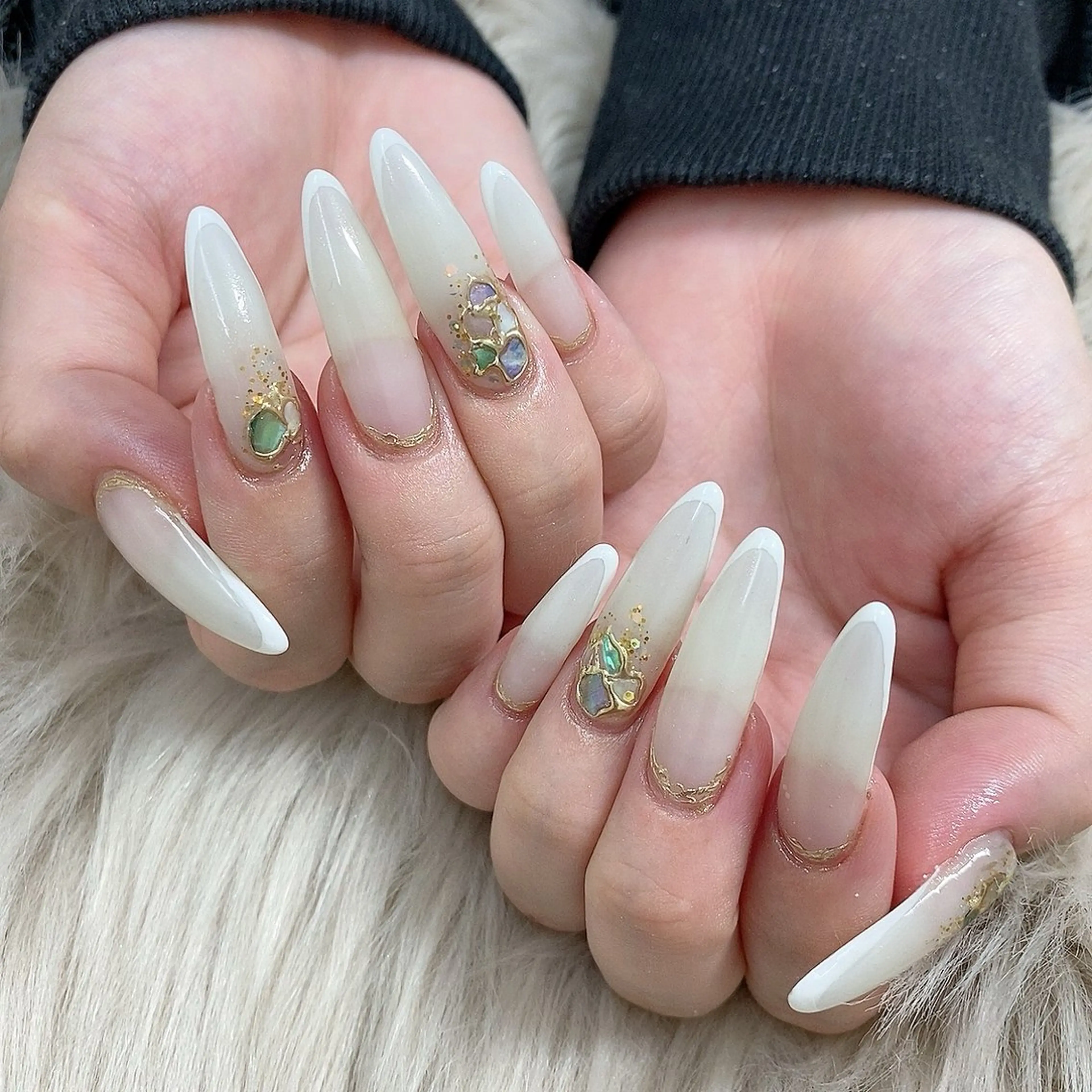 ネイル シンプルネイル ホワイト BeautySalo n REO 🐚✨のネイルデザイン