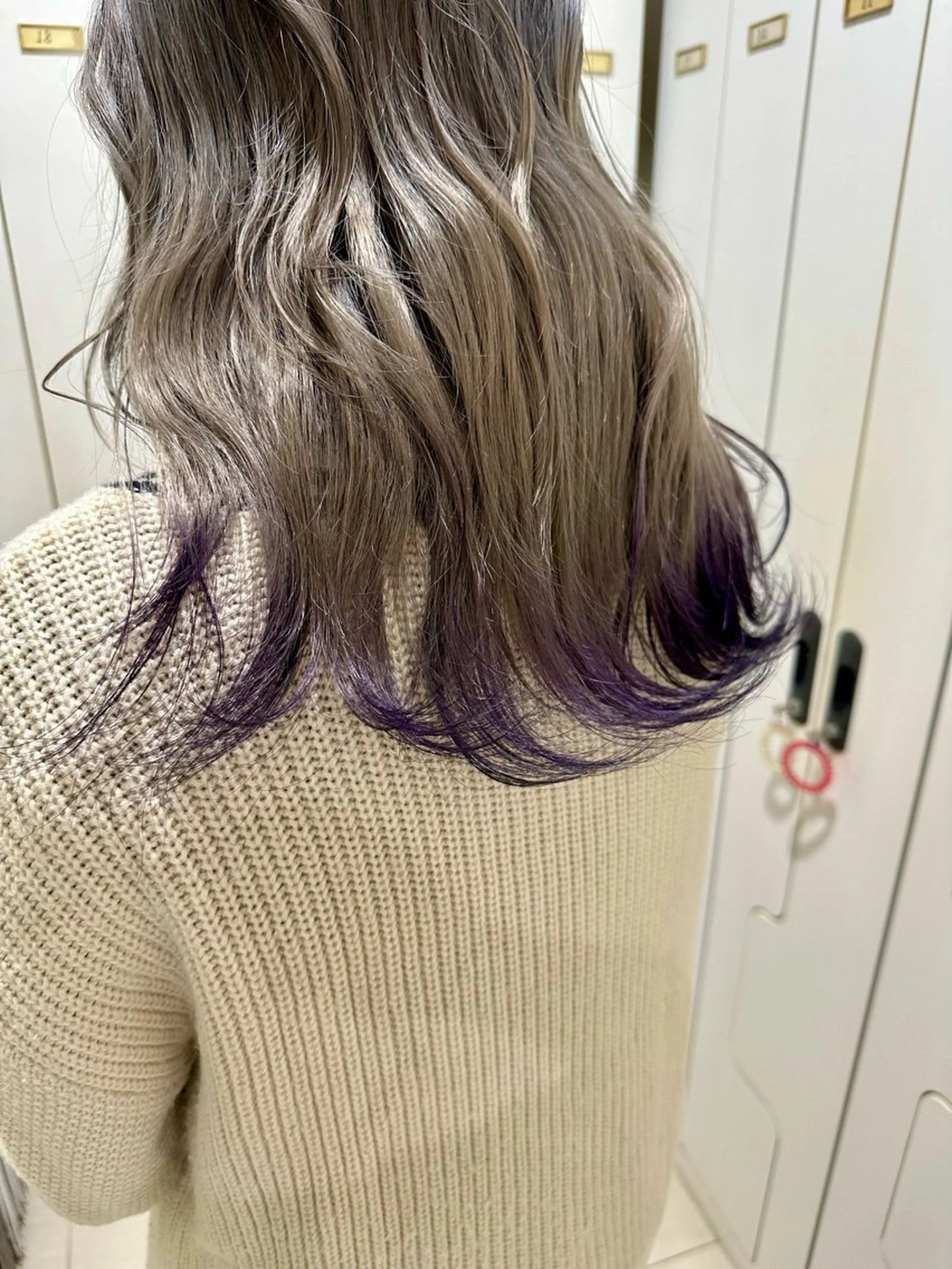 セミロング カラー ベージュカラー ミルクティーベージュ 艶カラー/縮毛矯正/ ブリーチカラー/みなのヘアスタイル