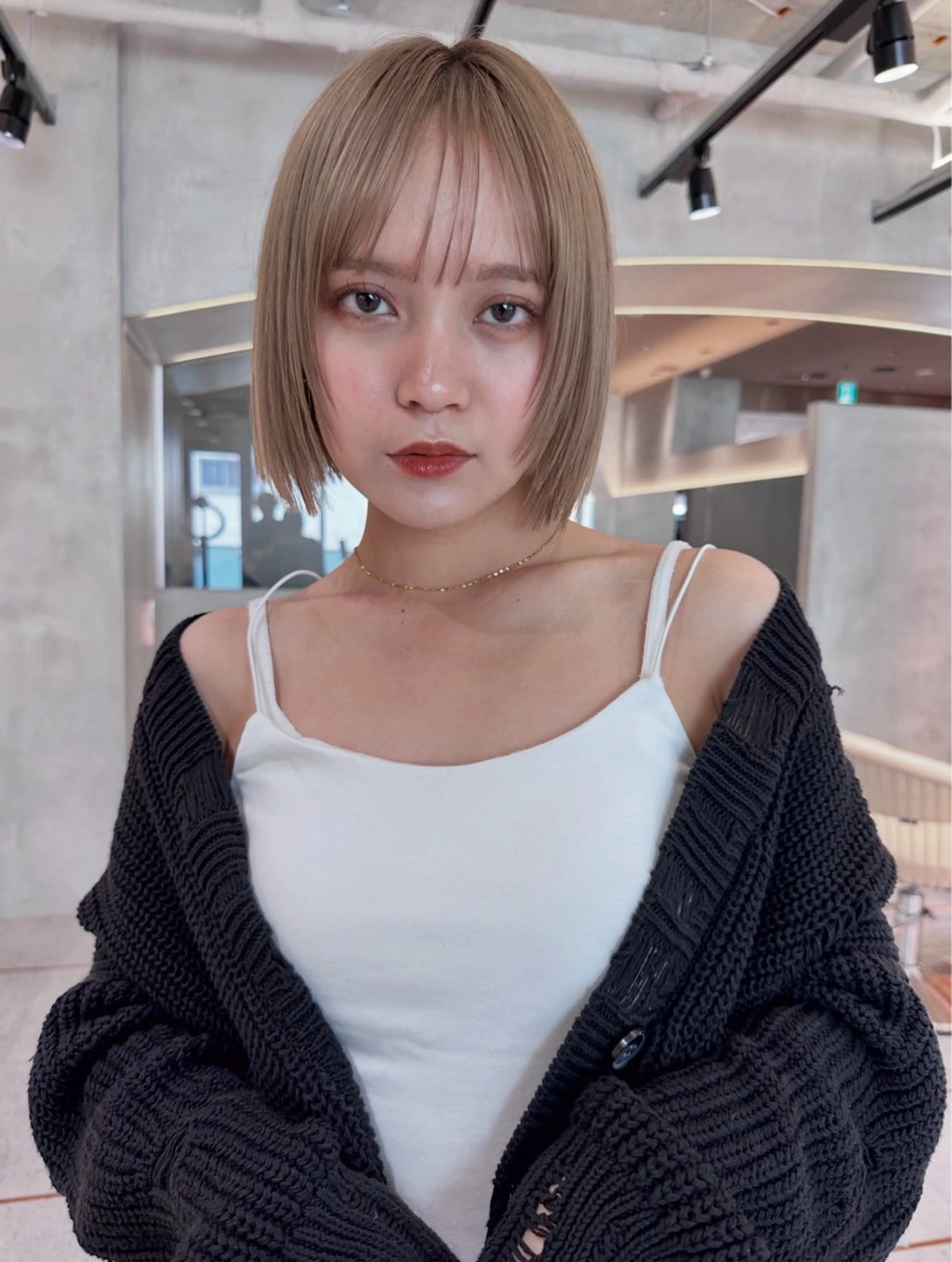 ミディアム カラー ベージュカラー ブリーチ ケアブリーチ デザインカラー ダブルカラー カット ヘアカラー トリートメント TATSUブリーチ/ ミルクティーベージュのヘアスタイル