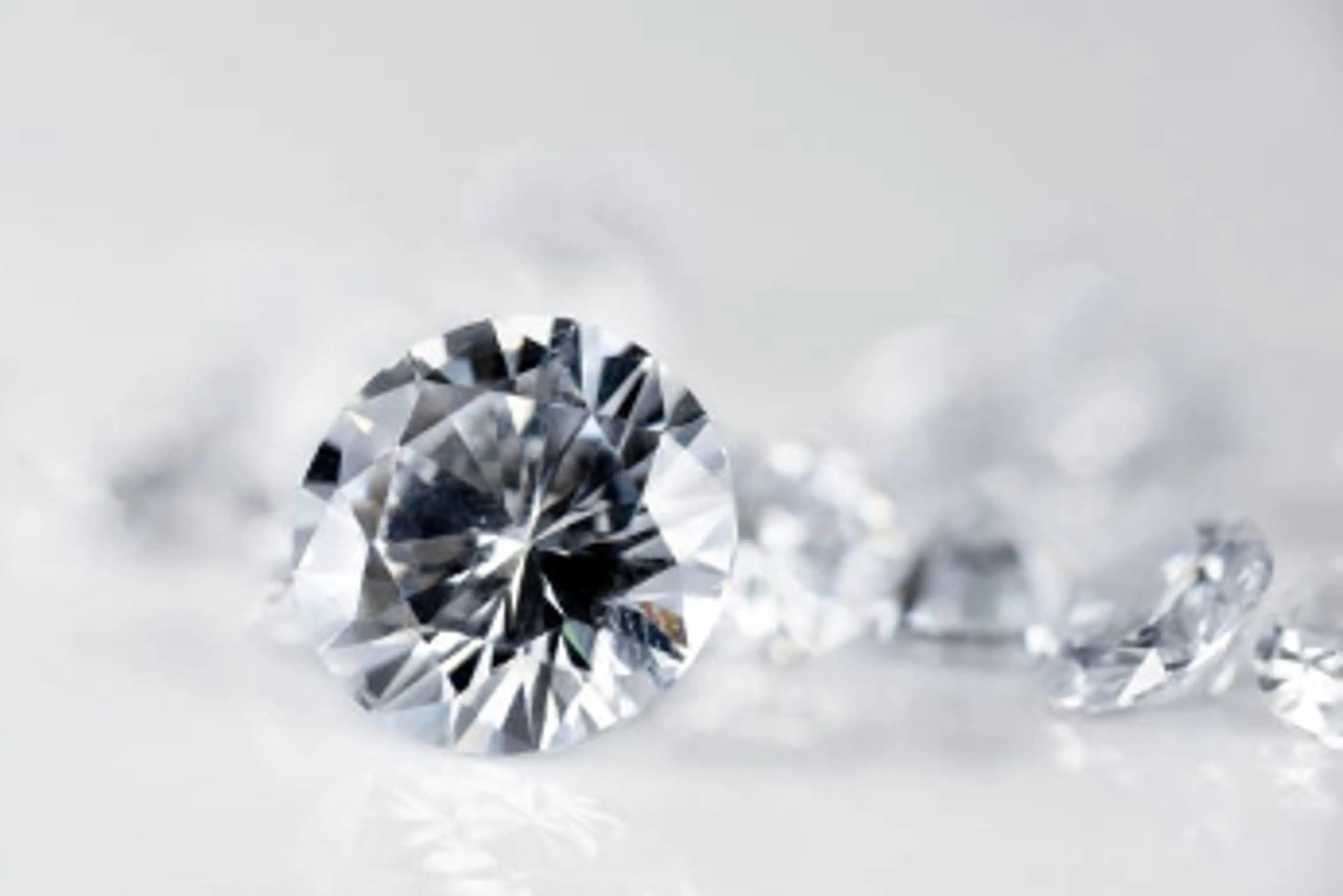 日本初【フット】鑑定書付天然ダイヤモンド1個ワンカラー💎オフ有無どちらも🆗✨の写真