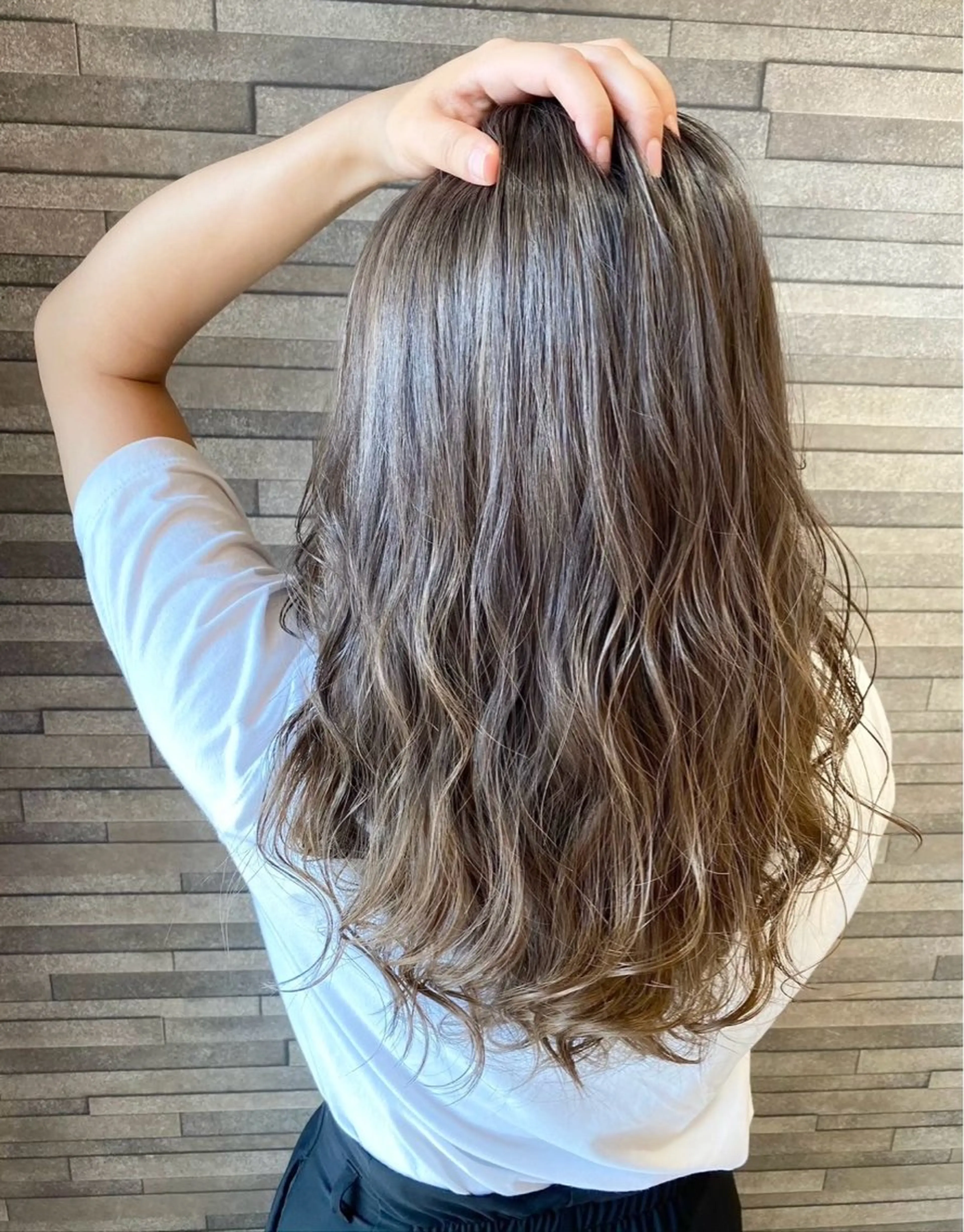 ロング カラー ブリーチ ケアブリーチ グレージュ カット Gain池下 レディースのヘアスタイル