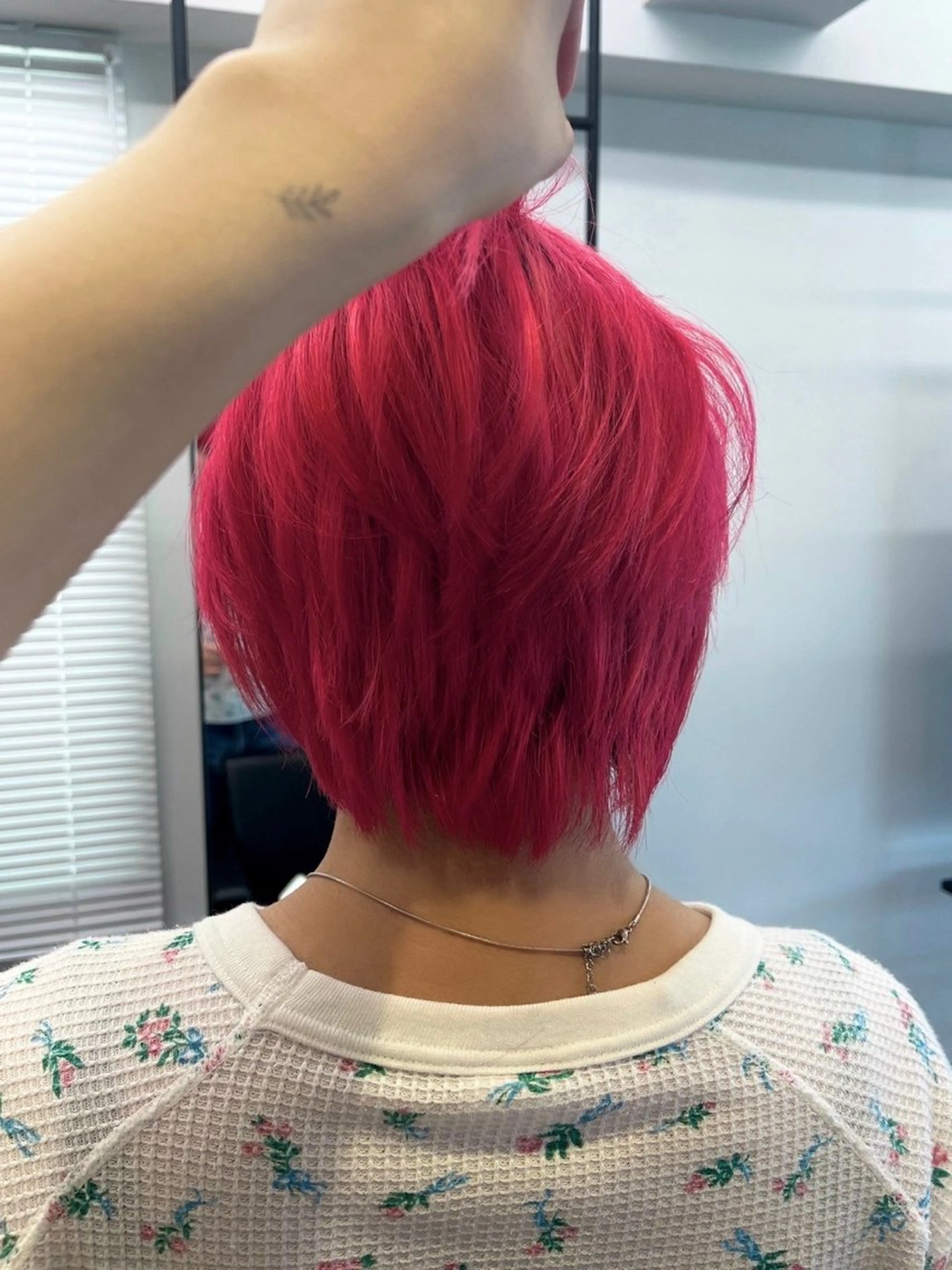 ショート カラー kosoraレイヤー ハイトーン/デザインのヘアスタイル