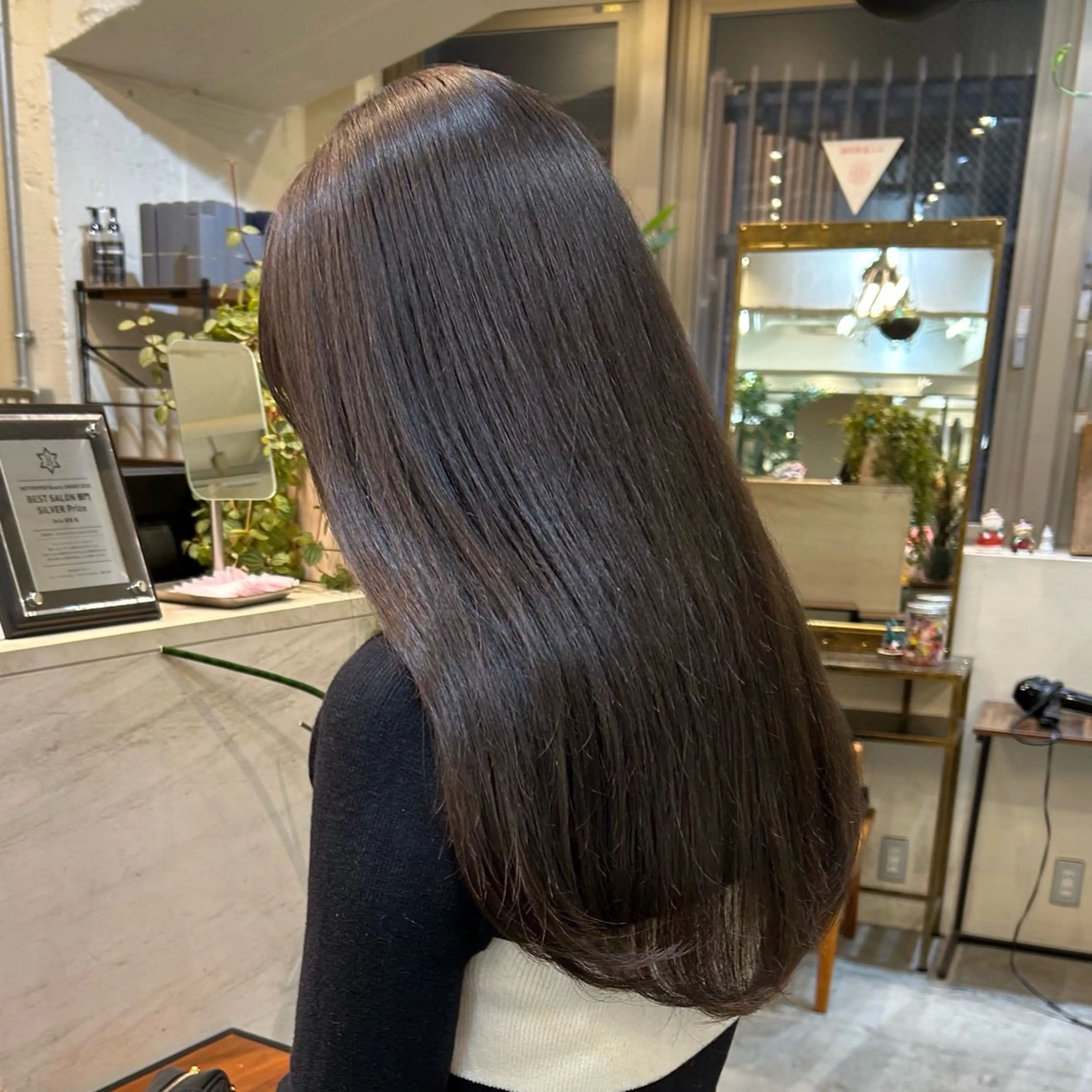 ロング カラー 顔周りカット トリートメント カット ヘアカラー トリートメント Belle 新宿店所属・吉田 百花💛のヘアスタイル