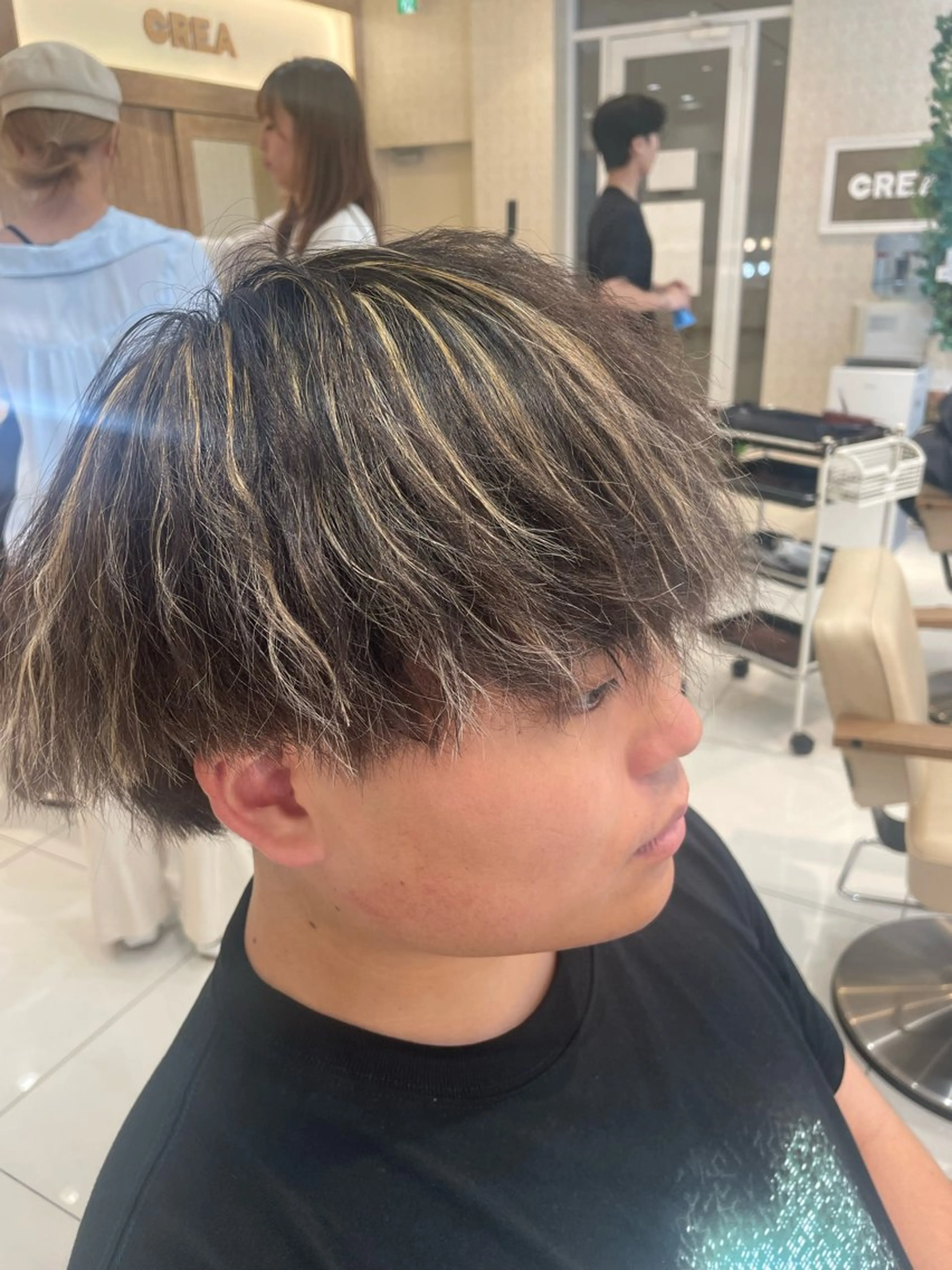 カラー メンズ メンズブリーチ メンズハイライト ブリーチ 抜きっぱなしブロンド ハイライトカラー 垢抜けヘア/メンズシ ョート/パーマ特化のヘアスタイル