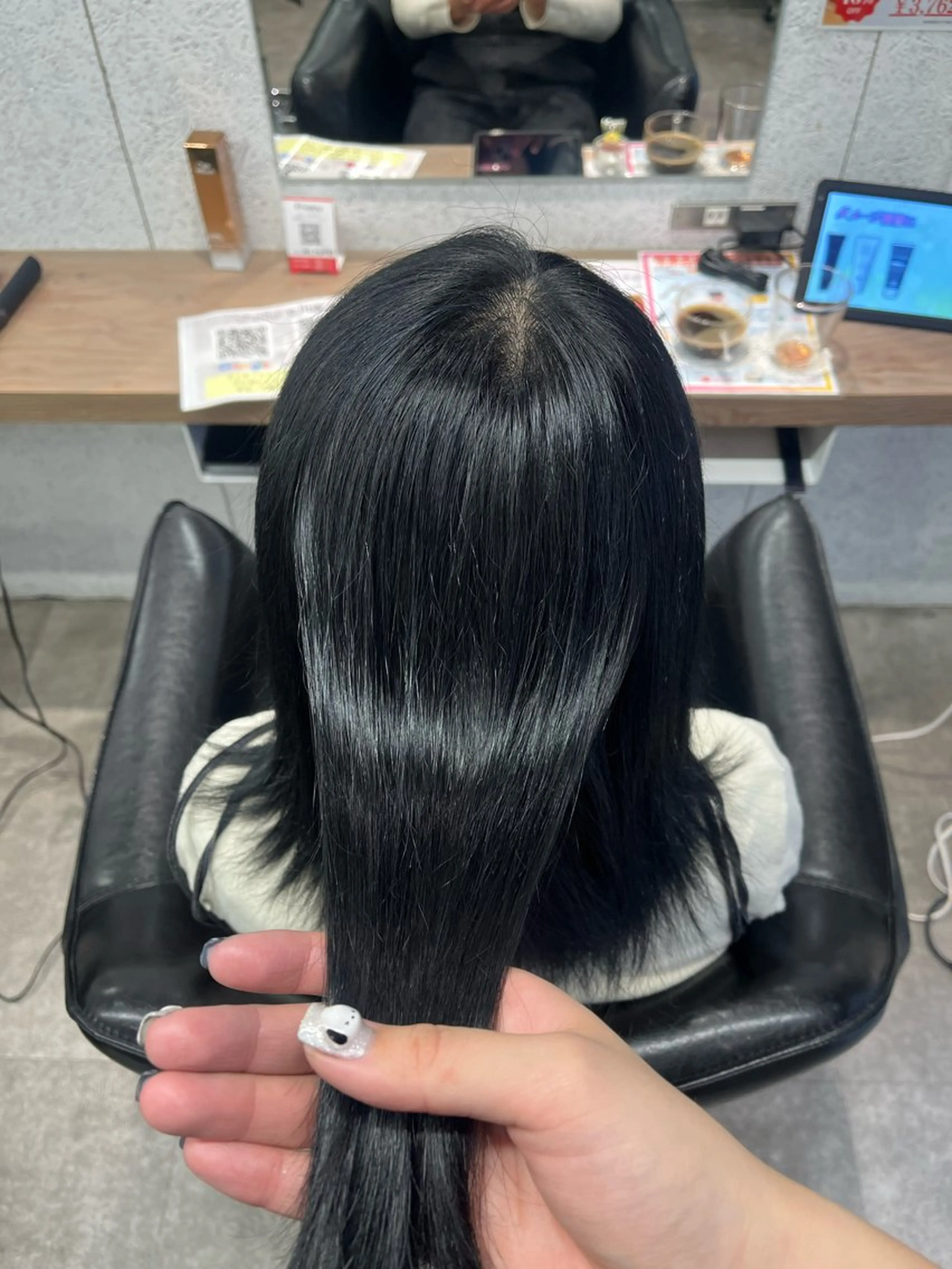 ミディアム カラー 黒髪 ブリーチ ブルーカラー ブルーブラック ブリーチなしカラー カット ヘアカラー トリートメント 🍓艶髪/艶カラー ハイトーン/しんたにのヘアスタイル