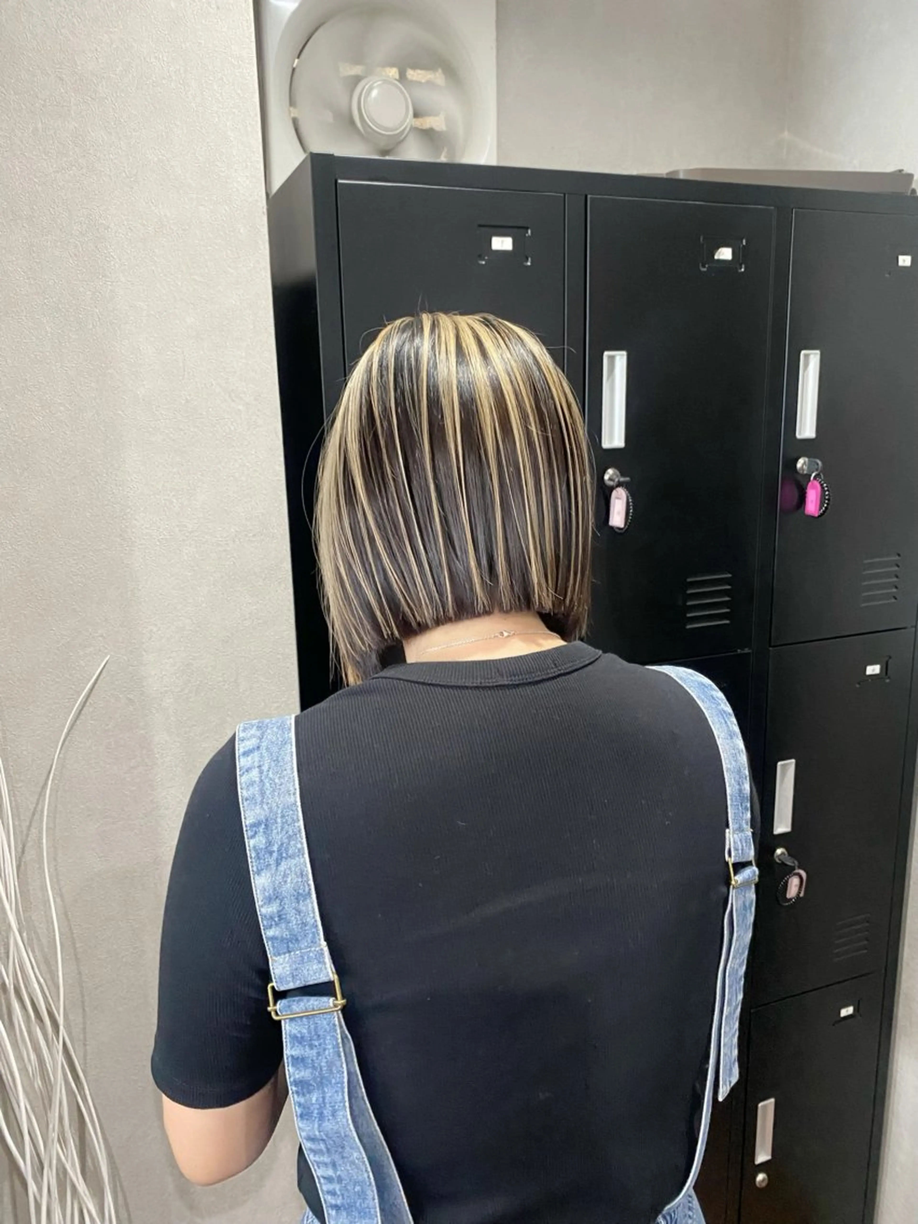 ミディアム カット ヘアカラー _White所属・ＳＨＩ ＺＵのヘアスタイル