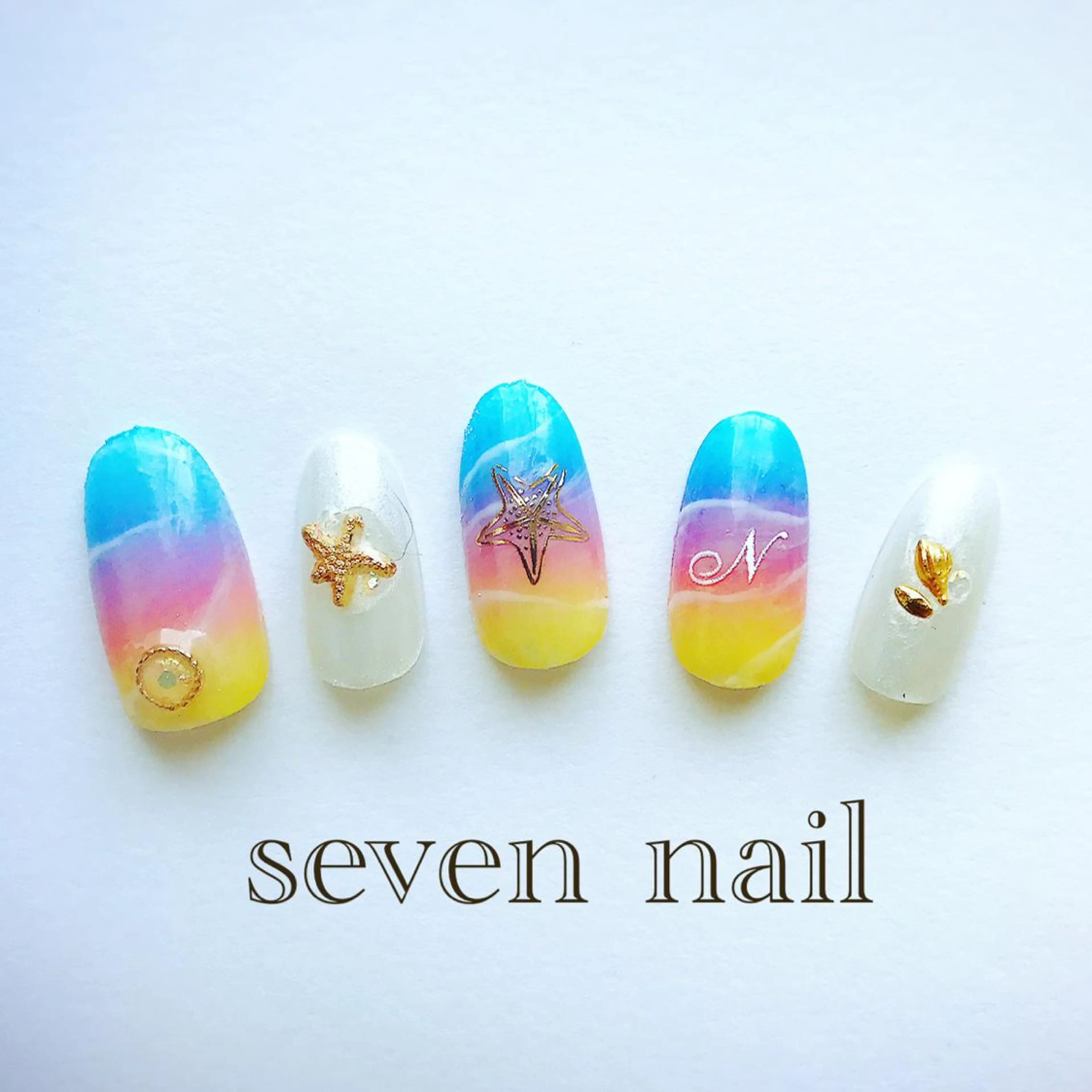 ネイル オーロラネイル グラデーション 名倉 なな子のネイルデザイン