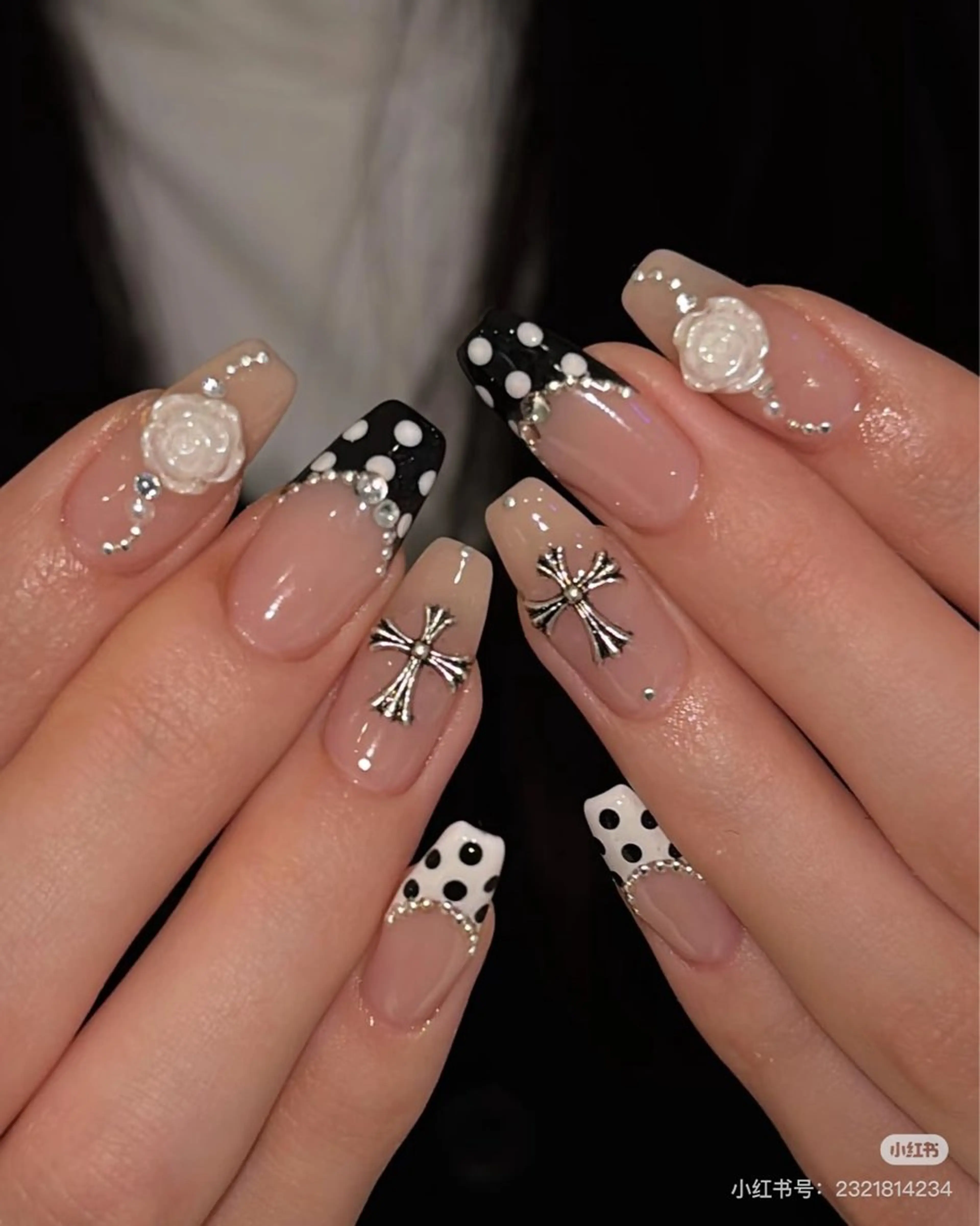 ネイル チークネイル フレンチネイル ジェルネイル ガーリー キラキラネイル ハンドネイル 高橋 雪のネイルデザイン