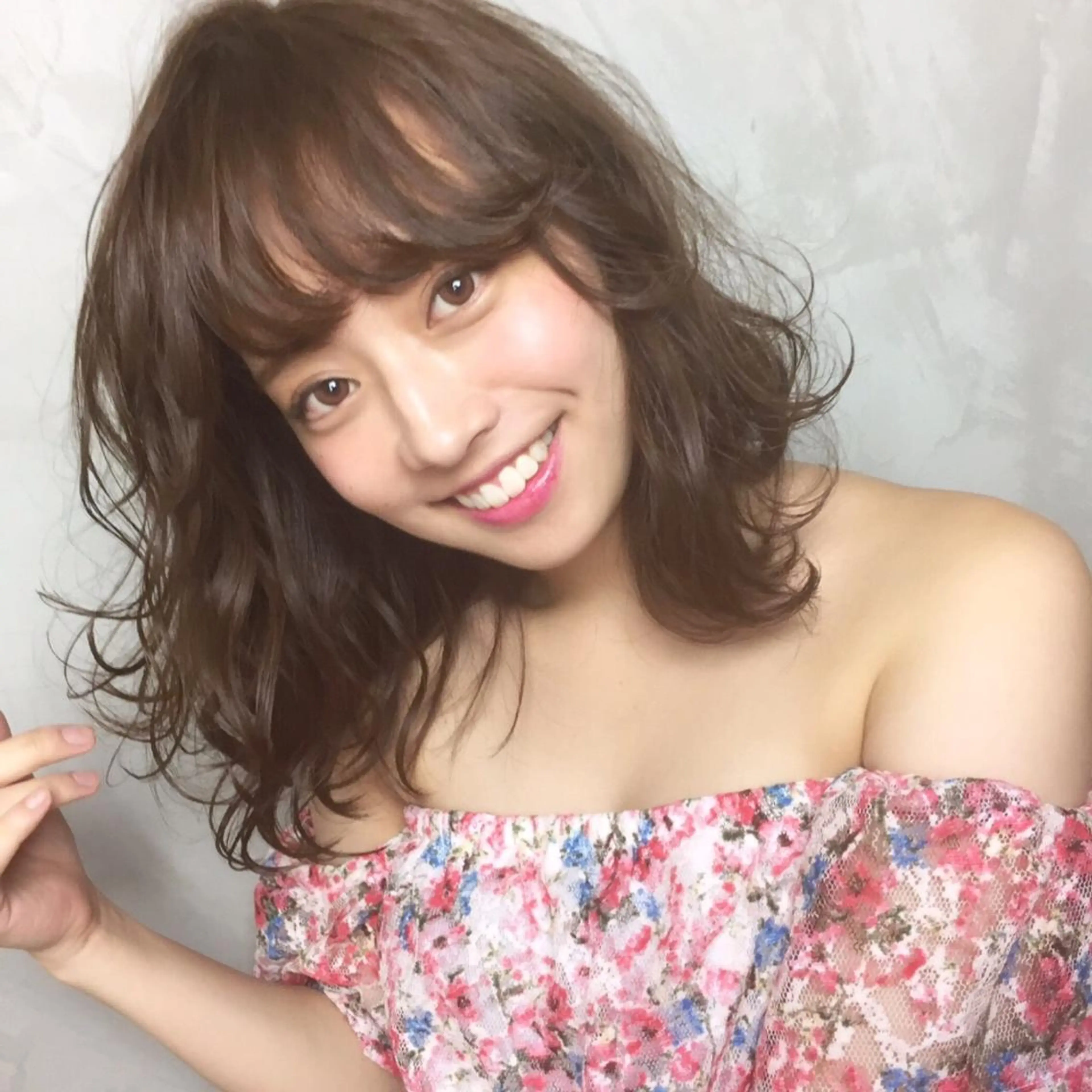 ミディアム 加藤 菜々香のヘアスタイル