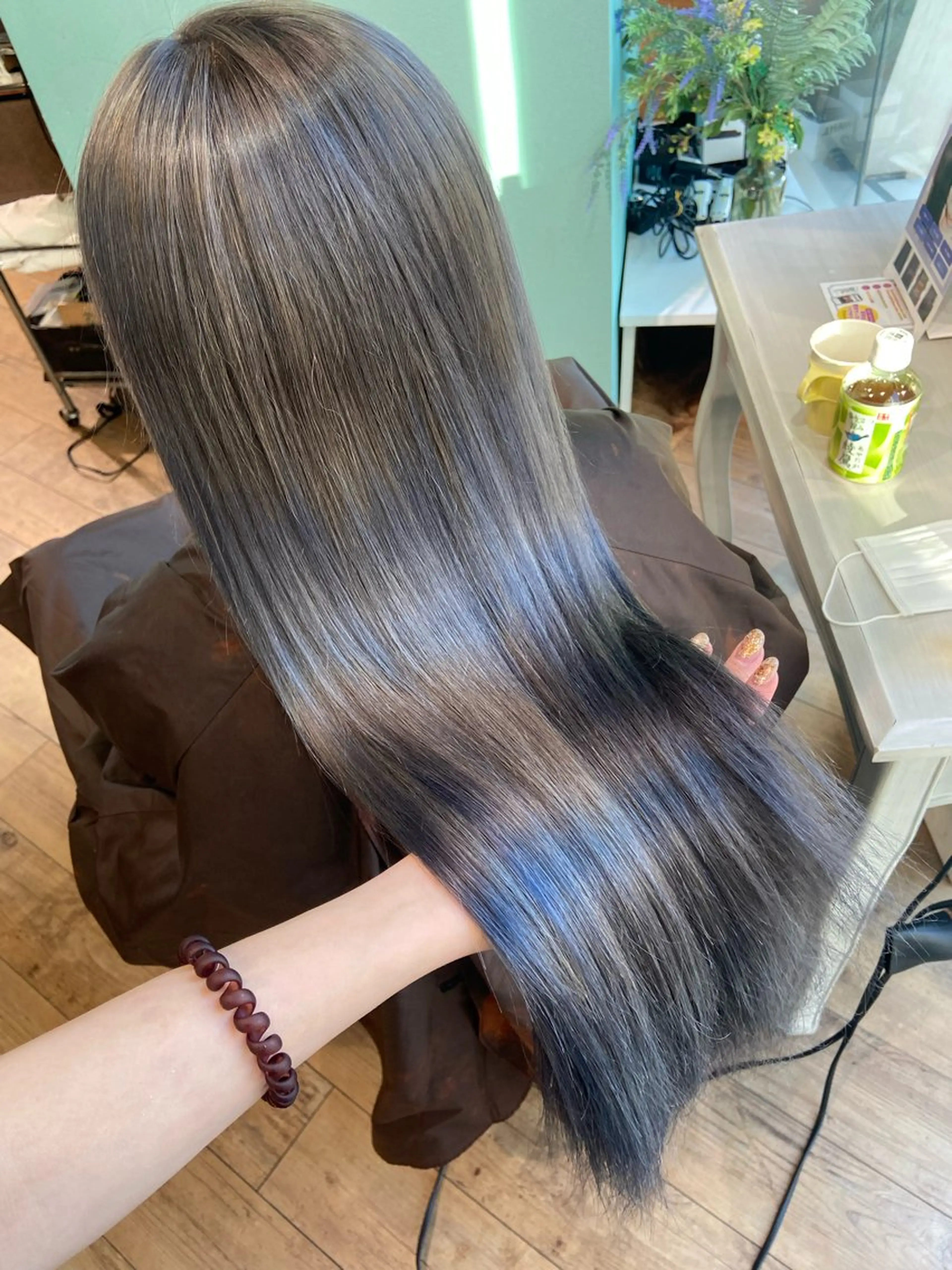 ロング カラー シルバー ヘアカラー トリートメント 🧸プルエクステ❤︎ ネイルKAO🧸のヘアスタイル