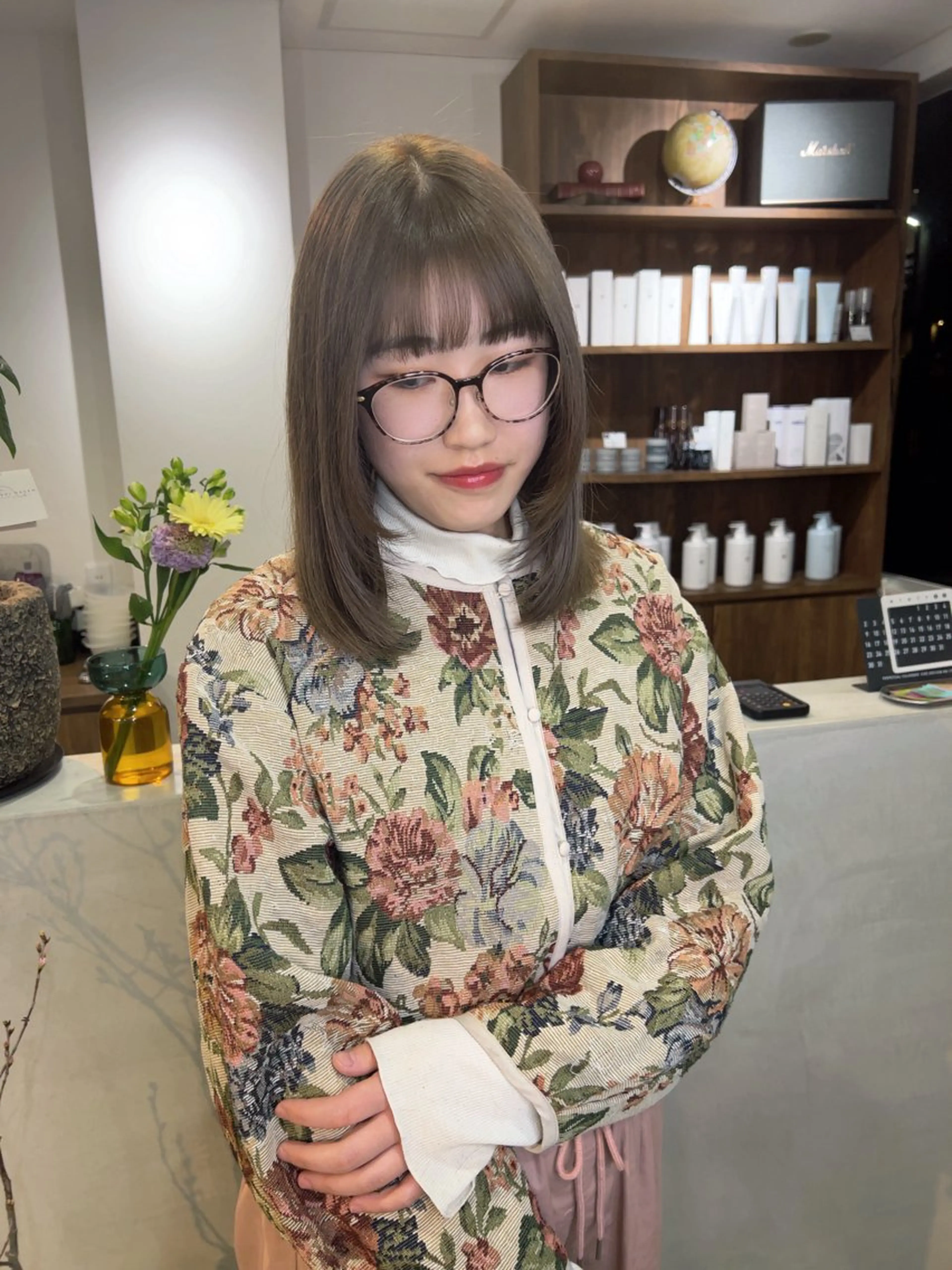 ミディアム カラー ブリーチ レイヤーカット カット ヘアカラー トリートメント (h)wim ウィムのヘアスタイル