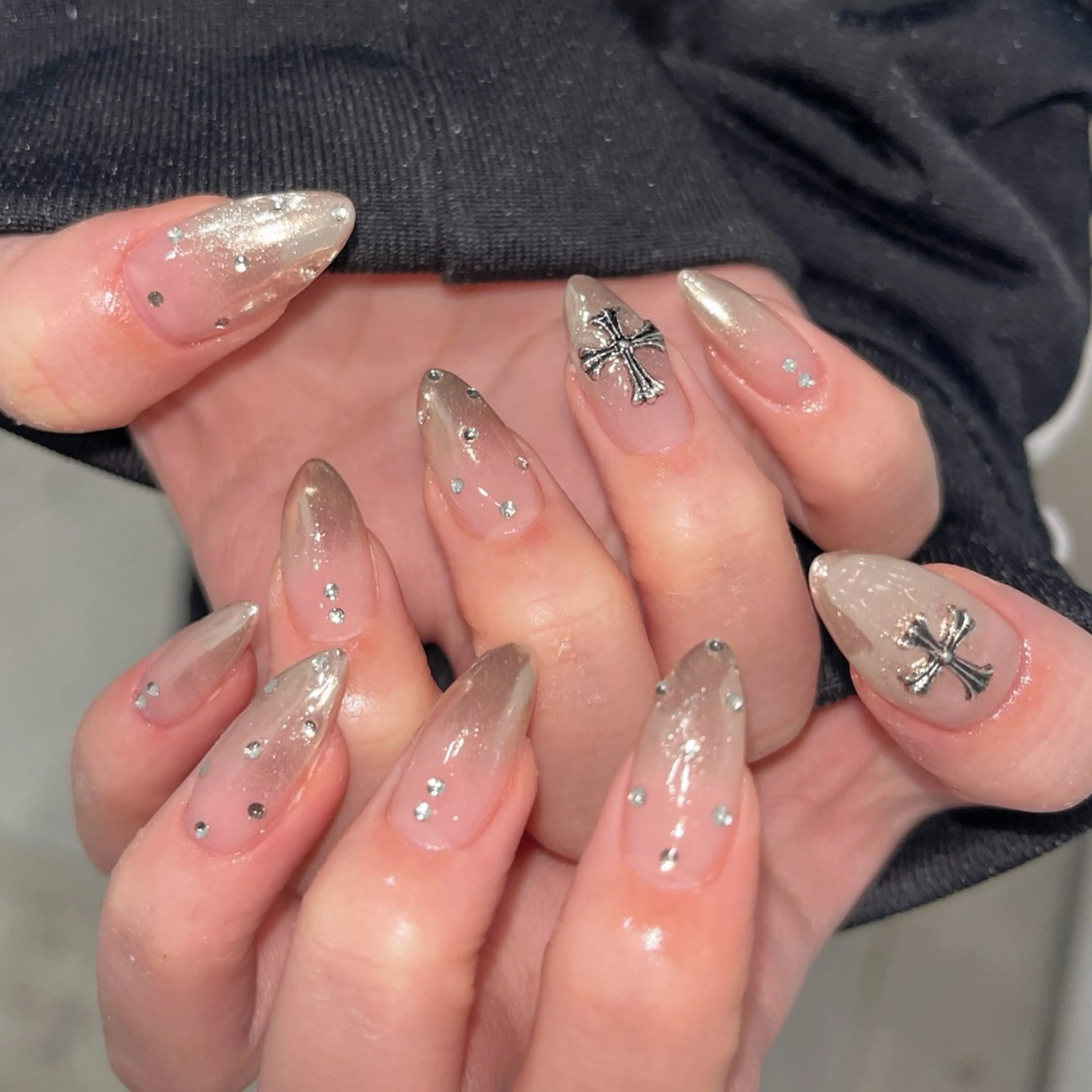 ネイル ミラーネイル ハンドネイル moca  心斎橋店所属・moca心斎橋店 Aina🐈‍⬛🤍のネイルデザイン