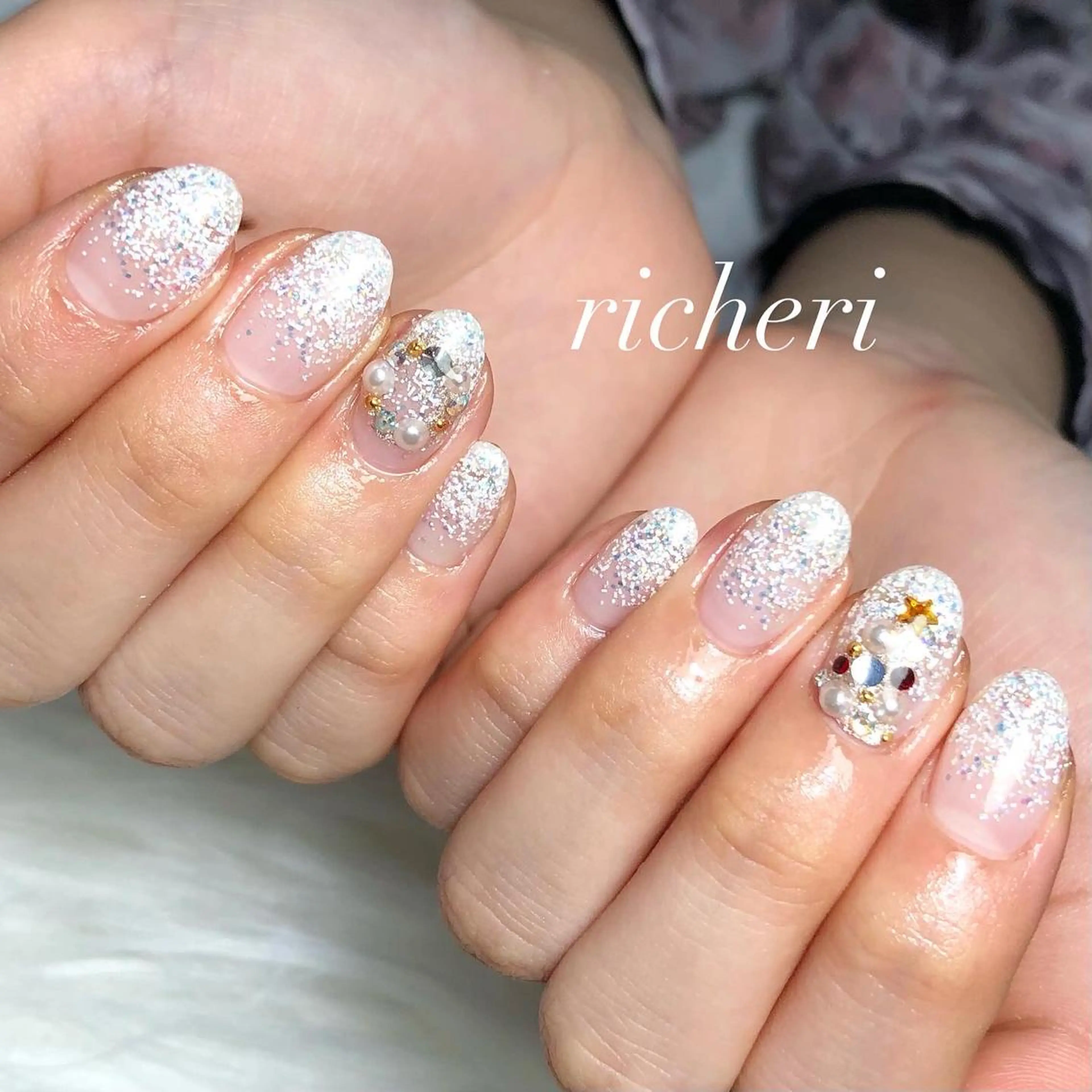 ミディアム ネイル 韓国風ヘア クリスマス アートネイル フレンチネイル ジェルネイル richeri beautyのエステ・リラクイメージ