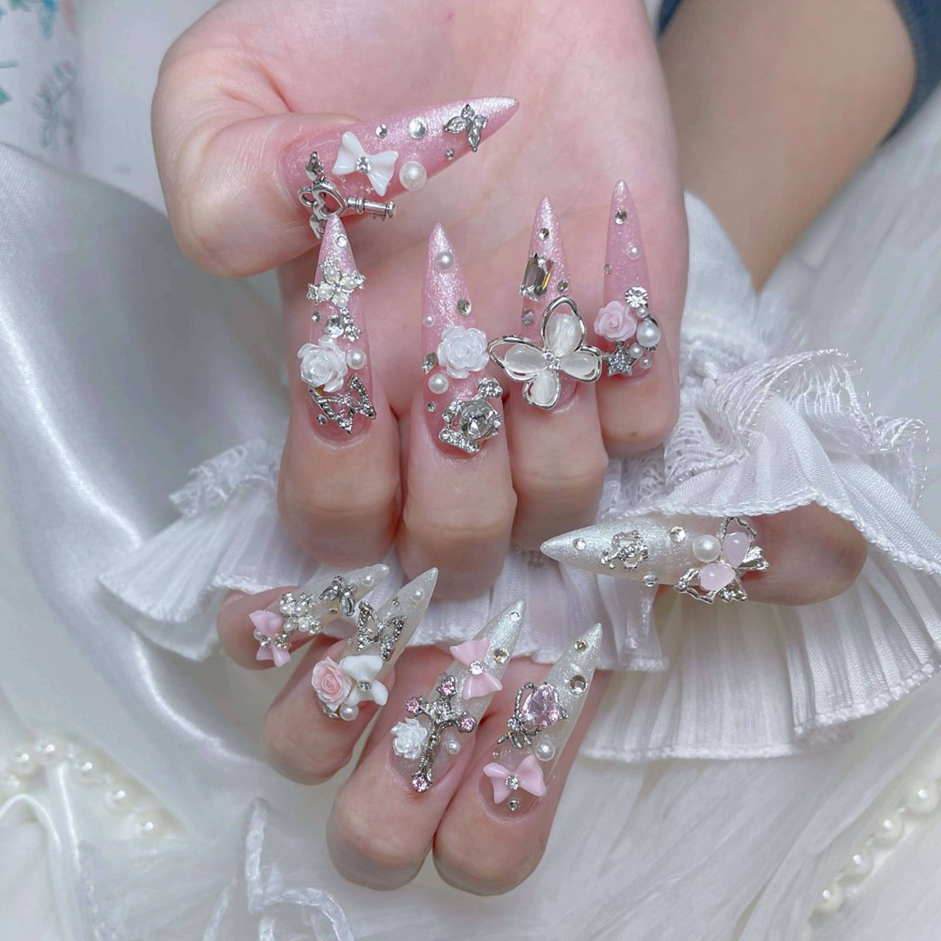 ネイル クリアネイル ハート キラキラネイル 韓国ネイル マグネットネイル ハンドネイル NailPrincess所属・princess スカルプ専門店のネイルデザイン