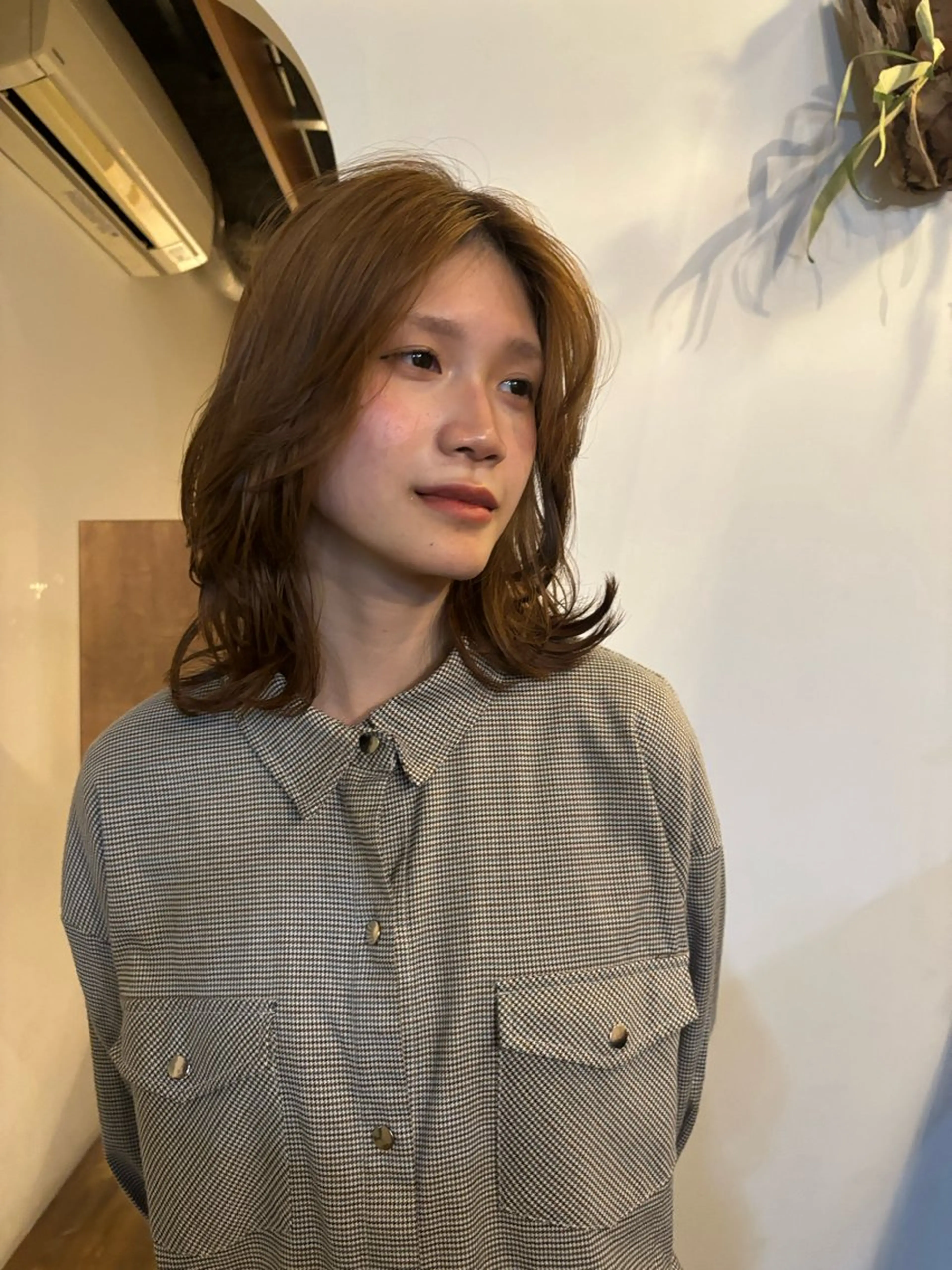 ミディアム ウシロダ メグミのヘアスタイル
