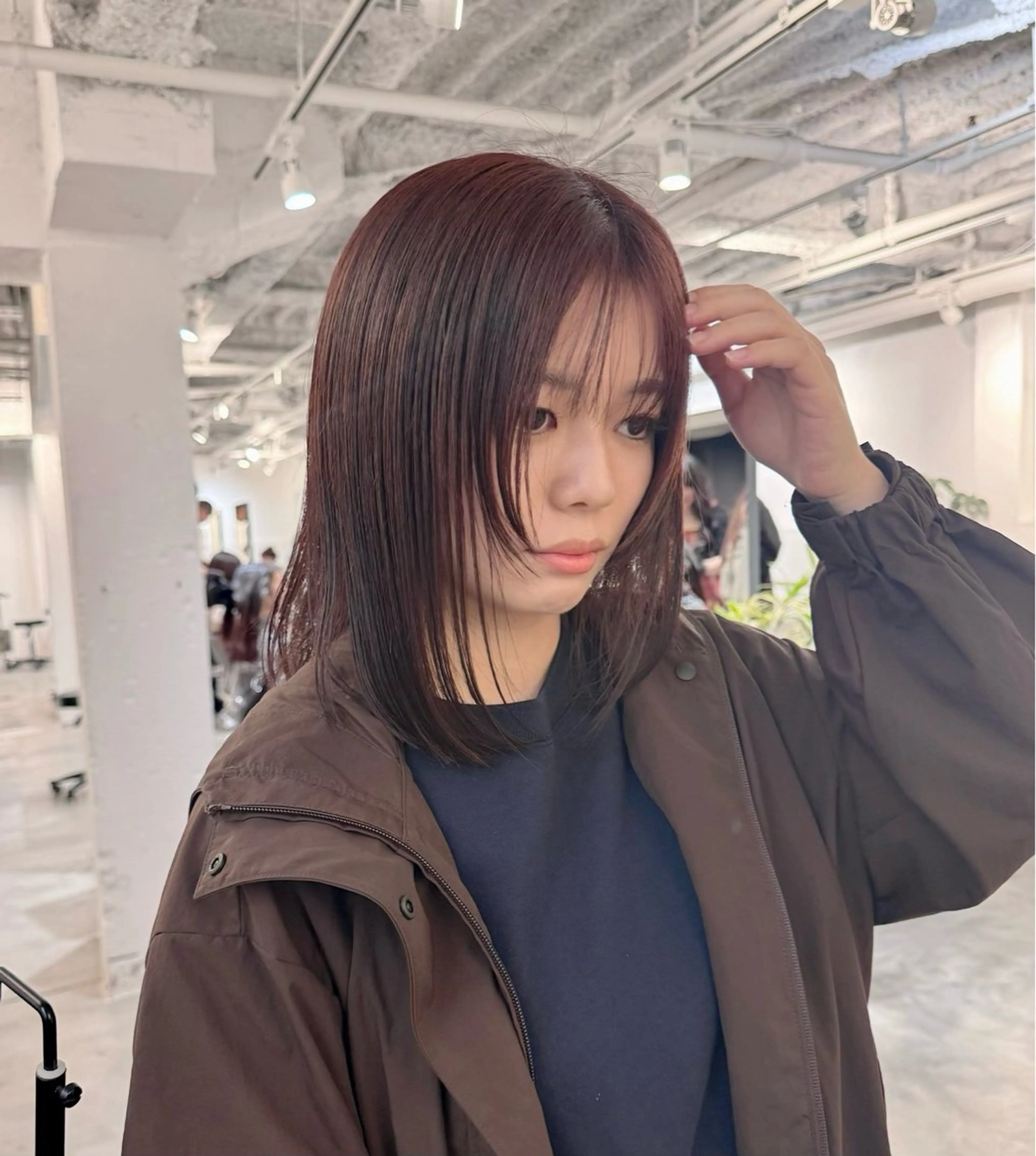 ミディアム カット ヘアカラー foto所属・𝐁𝐋𝐔𝐄𝐓 /代表 / 荒井史行のヘアスタイル