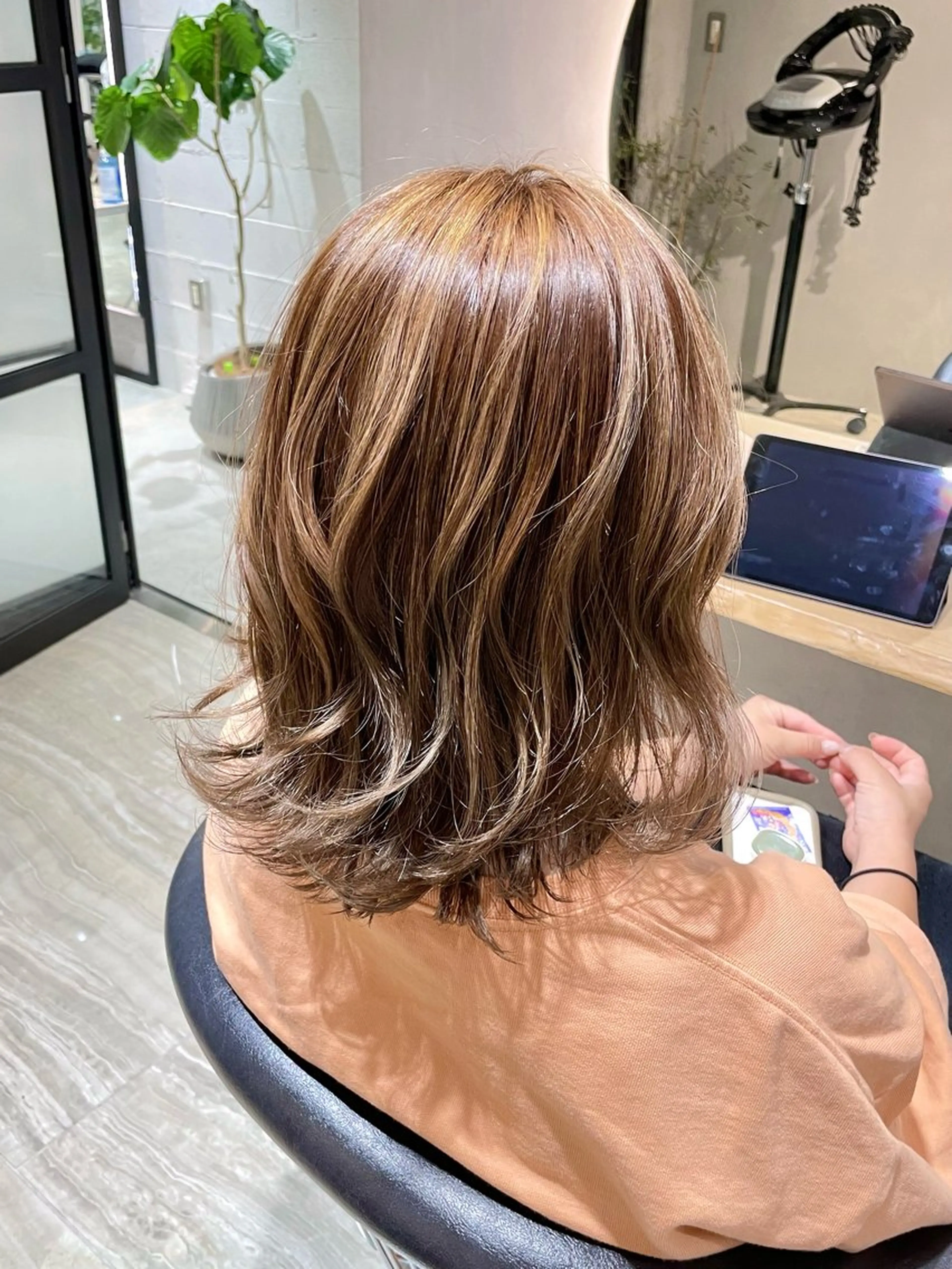 ミディアム カット ヘアカラー トリートメント F.所属・miku 🍑髪質改善サロンのヘアスタイル