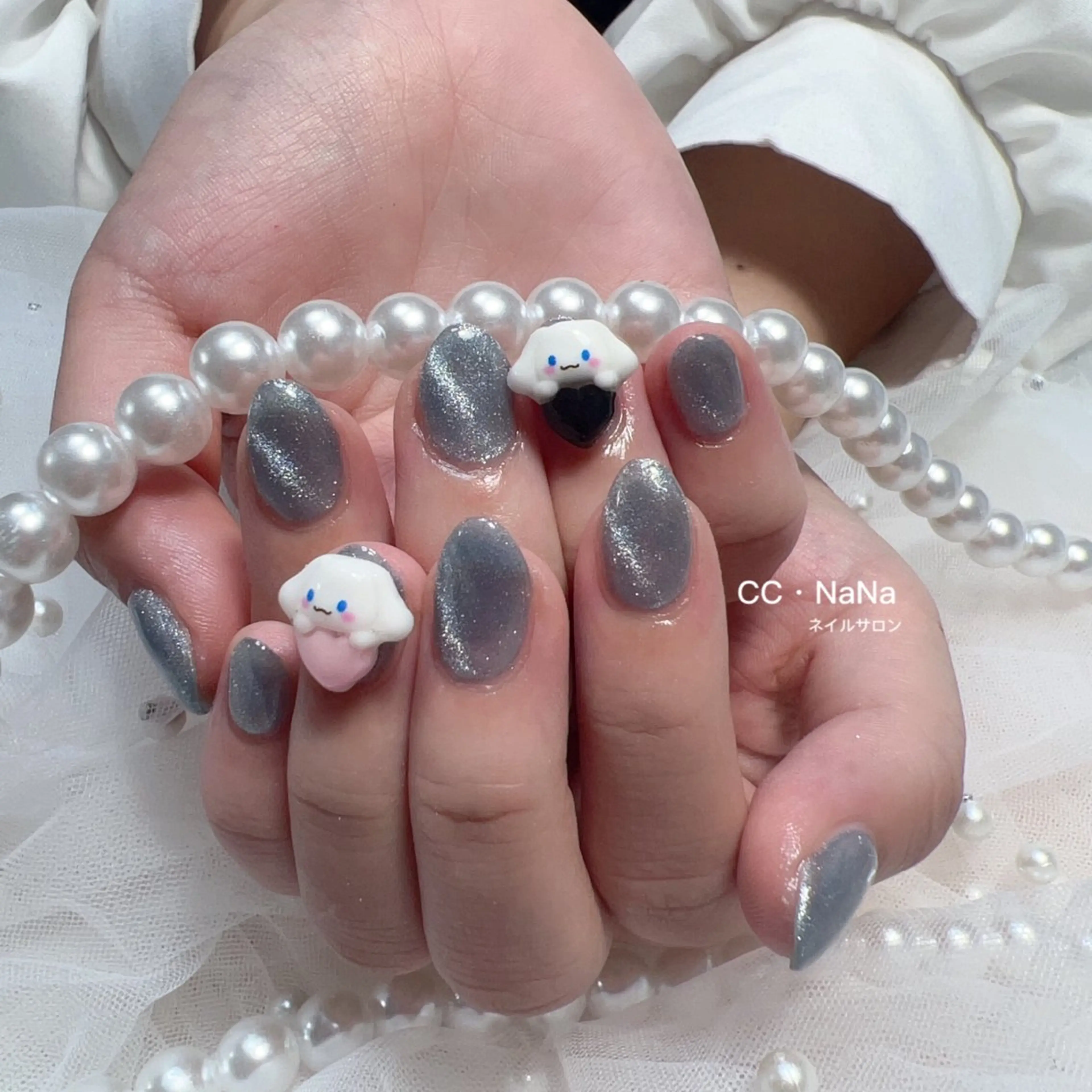 ５月限定✨輝かしいマグネットネイル🧲➕パーツ2個💎厚み出し込みの写真