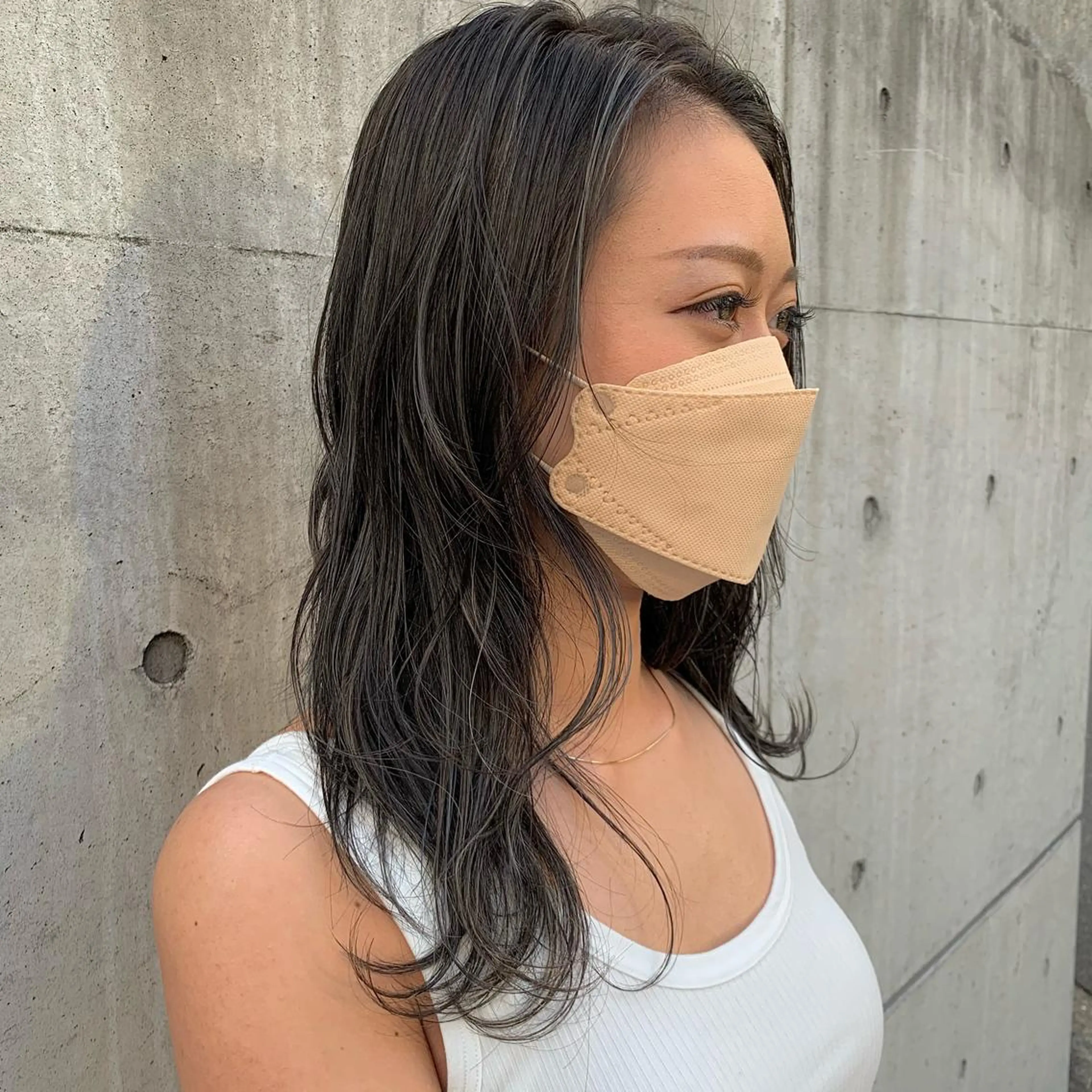 セミロング カラー セミロングパーマ ベージュカラー ブリーチ イヤリングカラー ハイライトカラー SALOWIN表参道店所属・マンツーマン×半個室 まちだきょうすけのヘアスタイル