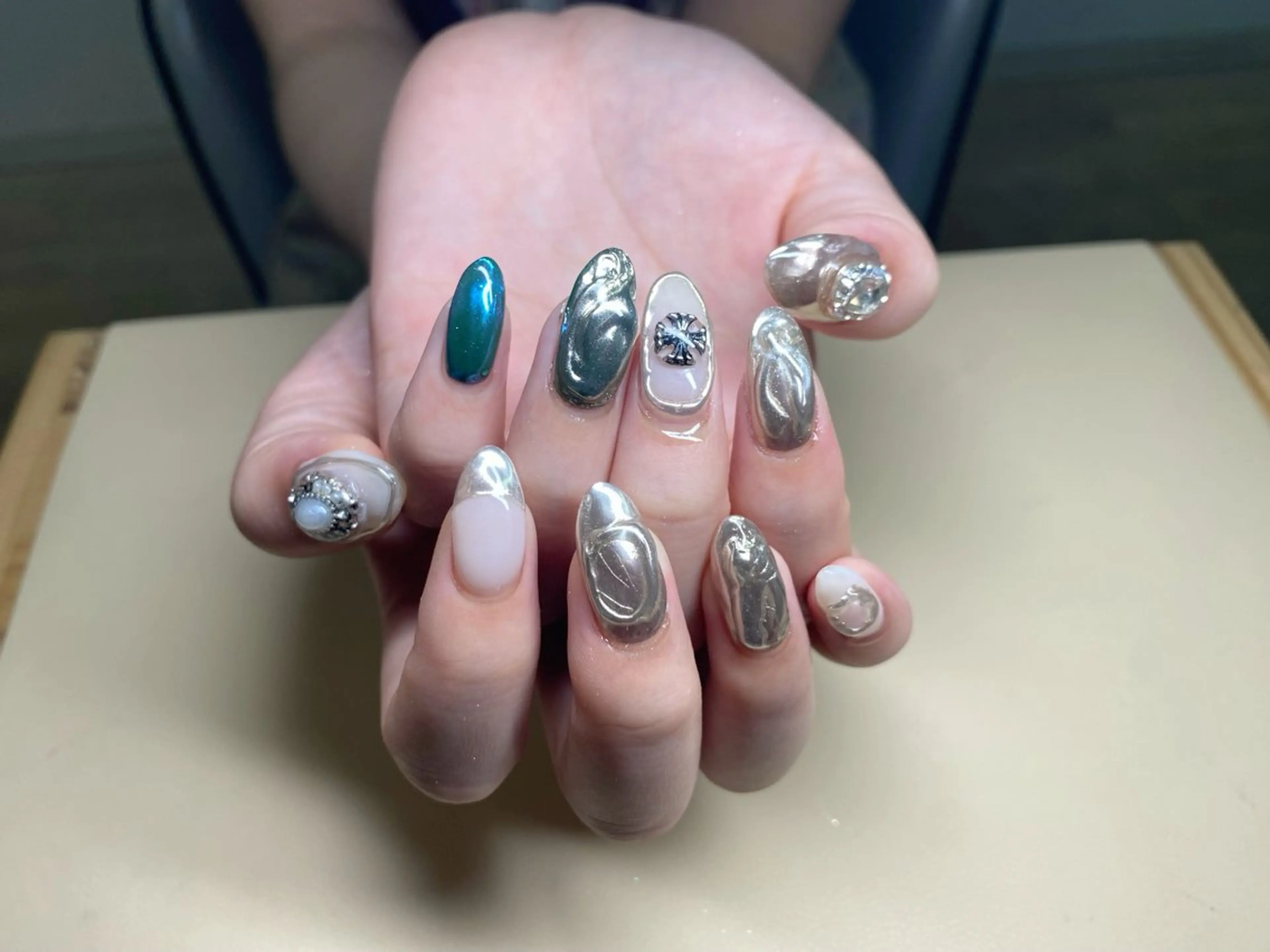 カラー 宇 田川のネイルデザイン