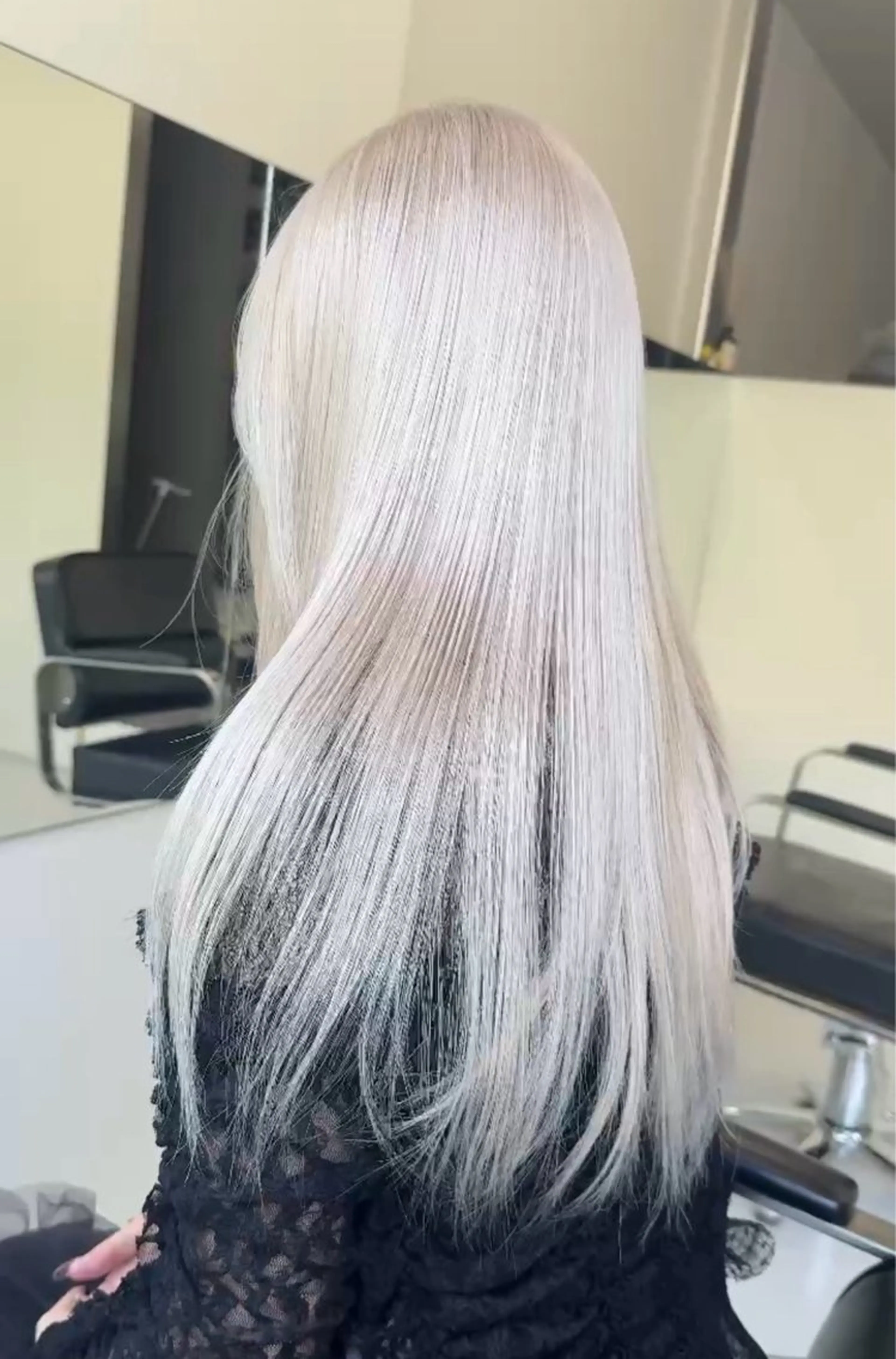 ロング ヘアカラー 松原 朱里のヘアスタイル