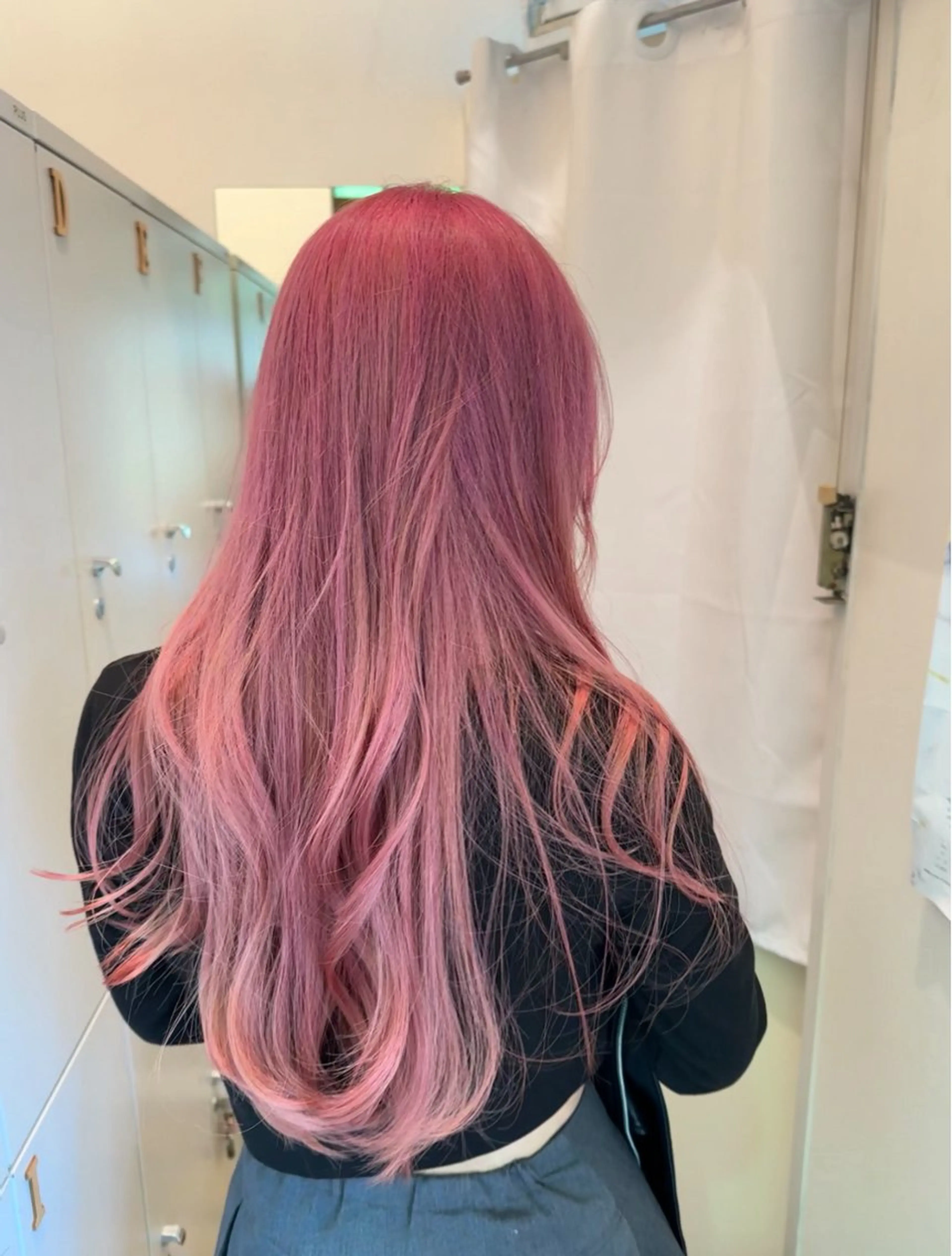 ロング カット ヘアカラー エクステ/ハイトーン /レイヤーカットのヘアスタイル