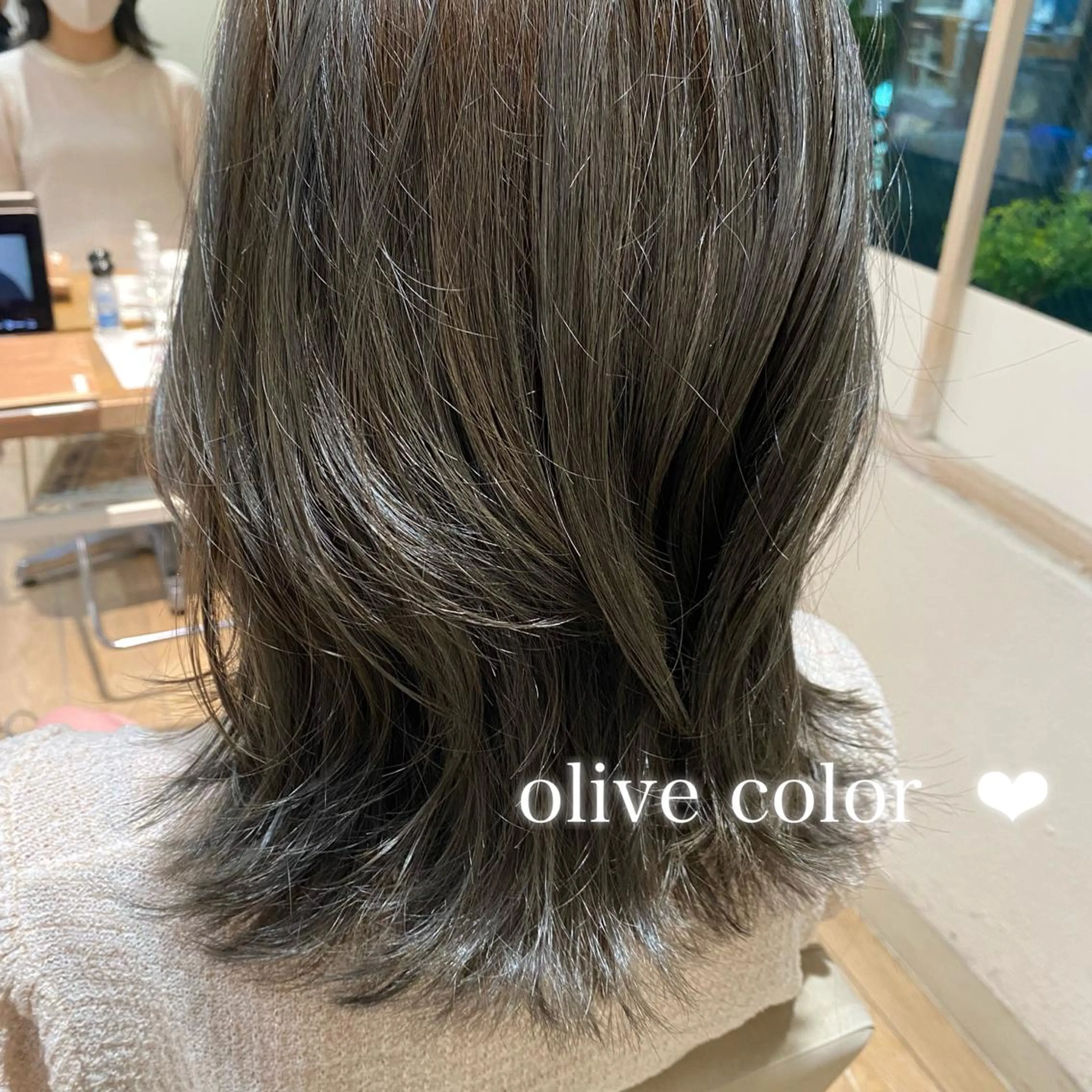 ミディアム カラー オリーブカラー くびれヘア 顔周り/くびれヘア 韓国ヘア💕風間るなのヘアスタイル