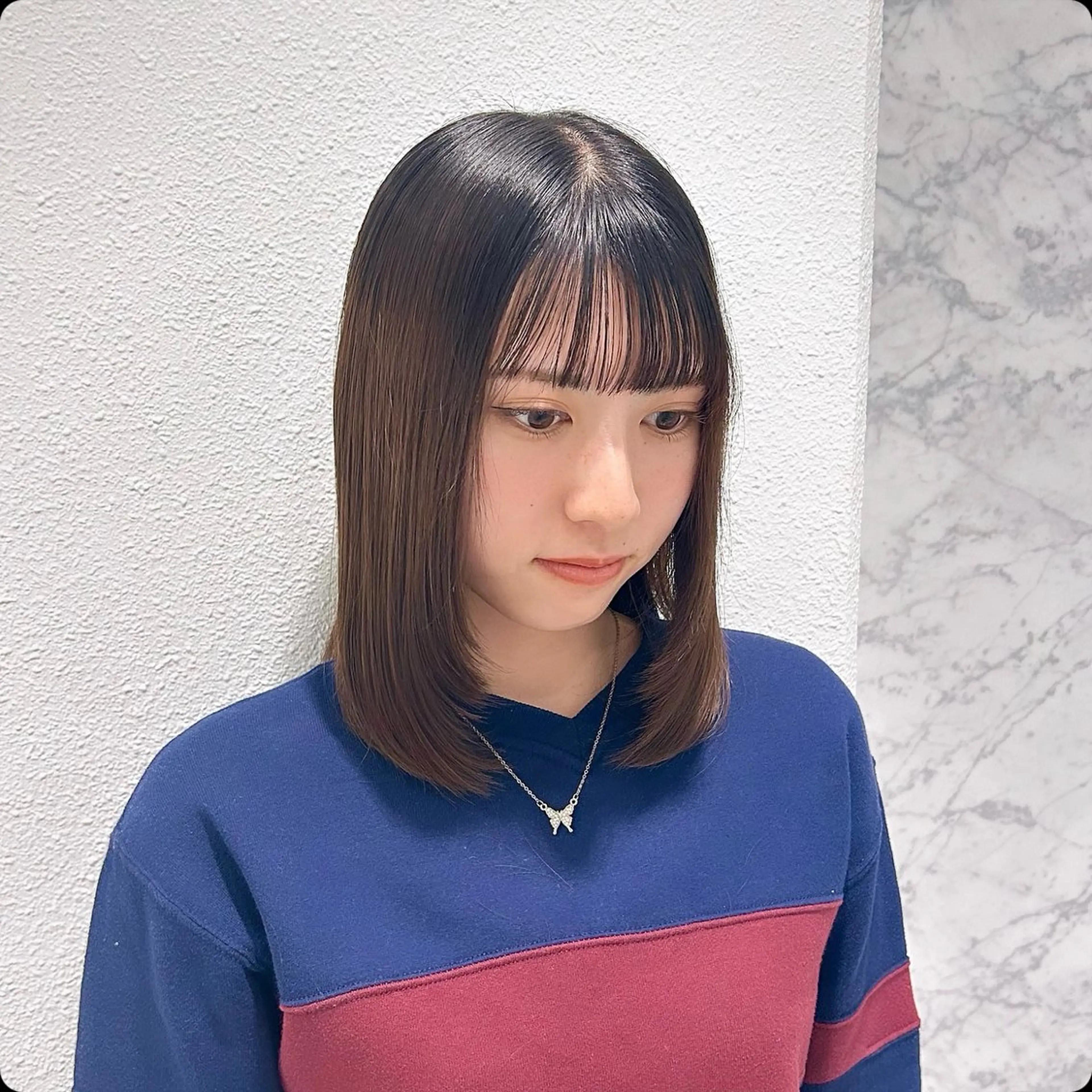 ミディアム 顔まわりレイヤー 顔周りカット 学生 レイヤーカット ヘアセット/暖色 /レイヤー 山田寛菜のヘアスタイル