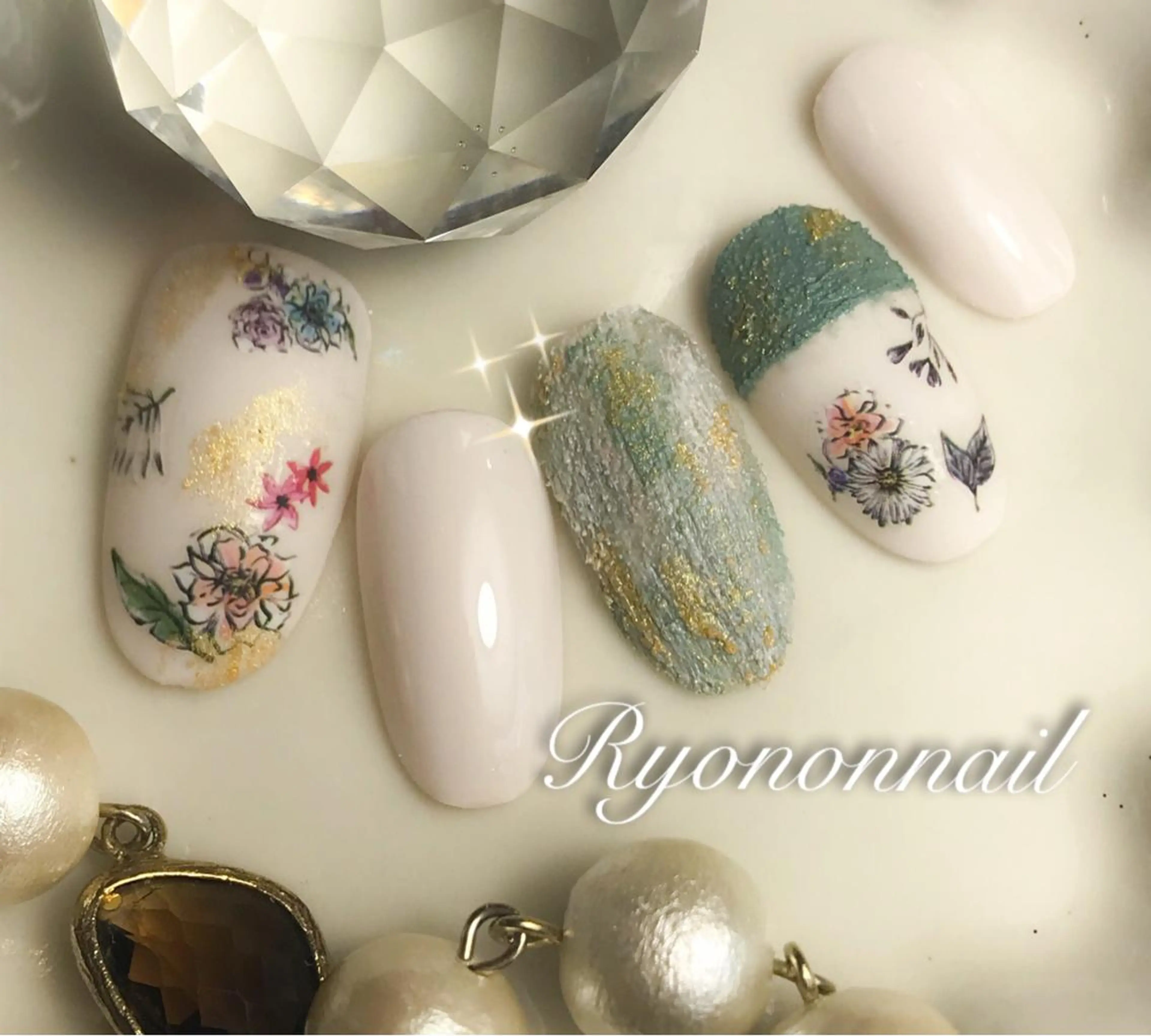 ネイル Ryononnail(リョノンネイル)所属・Ryononnail 上谷典子のネイルデザイン