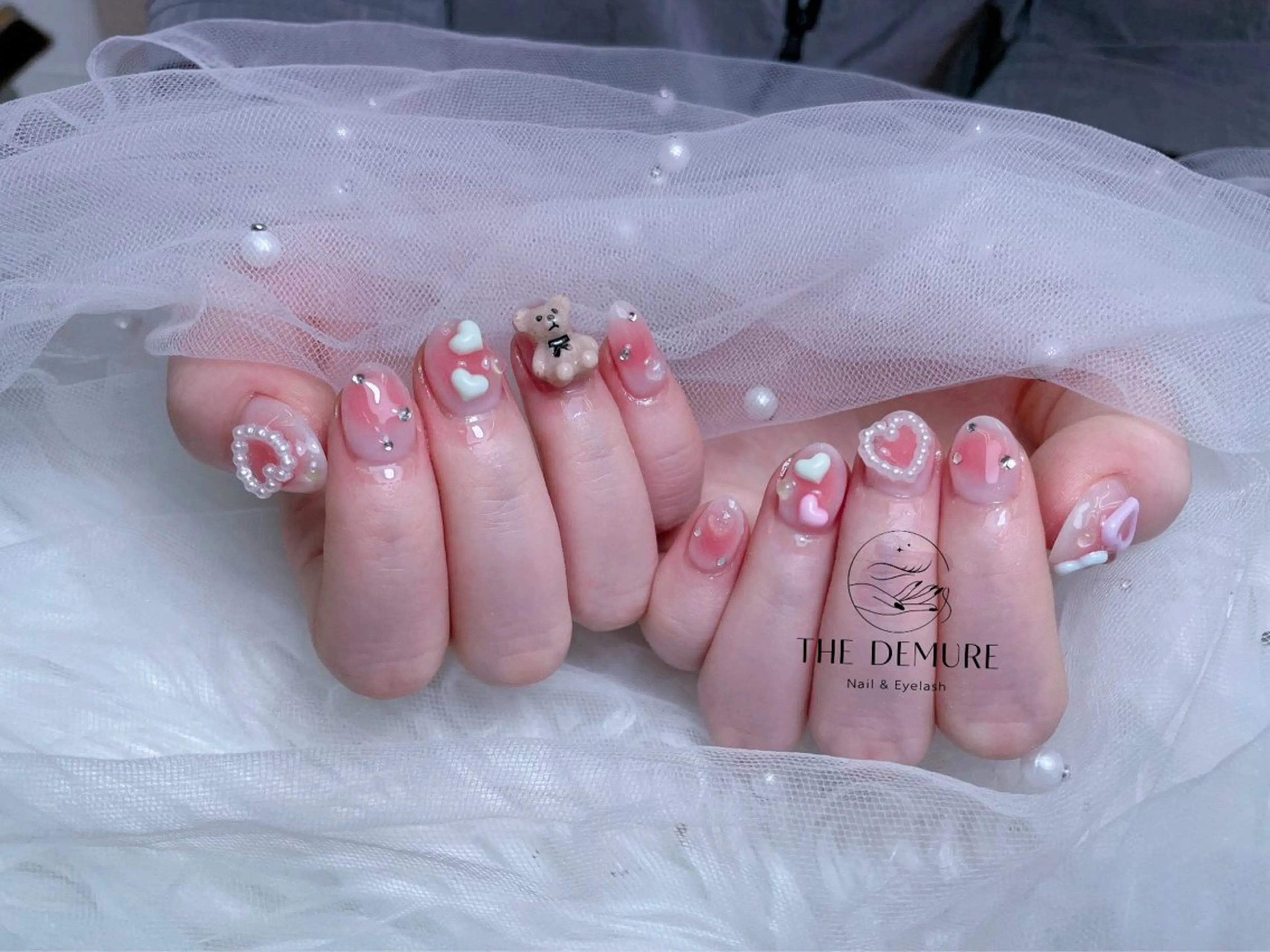 ネイル アートネイル キラキラネイル 韓国ネイル 水色 ロングネイル ハンドネイル ハンドケア NailDemure 【銀座店】のネイルデザイン