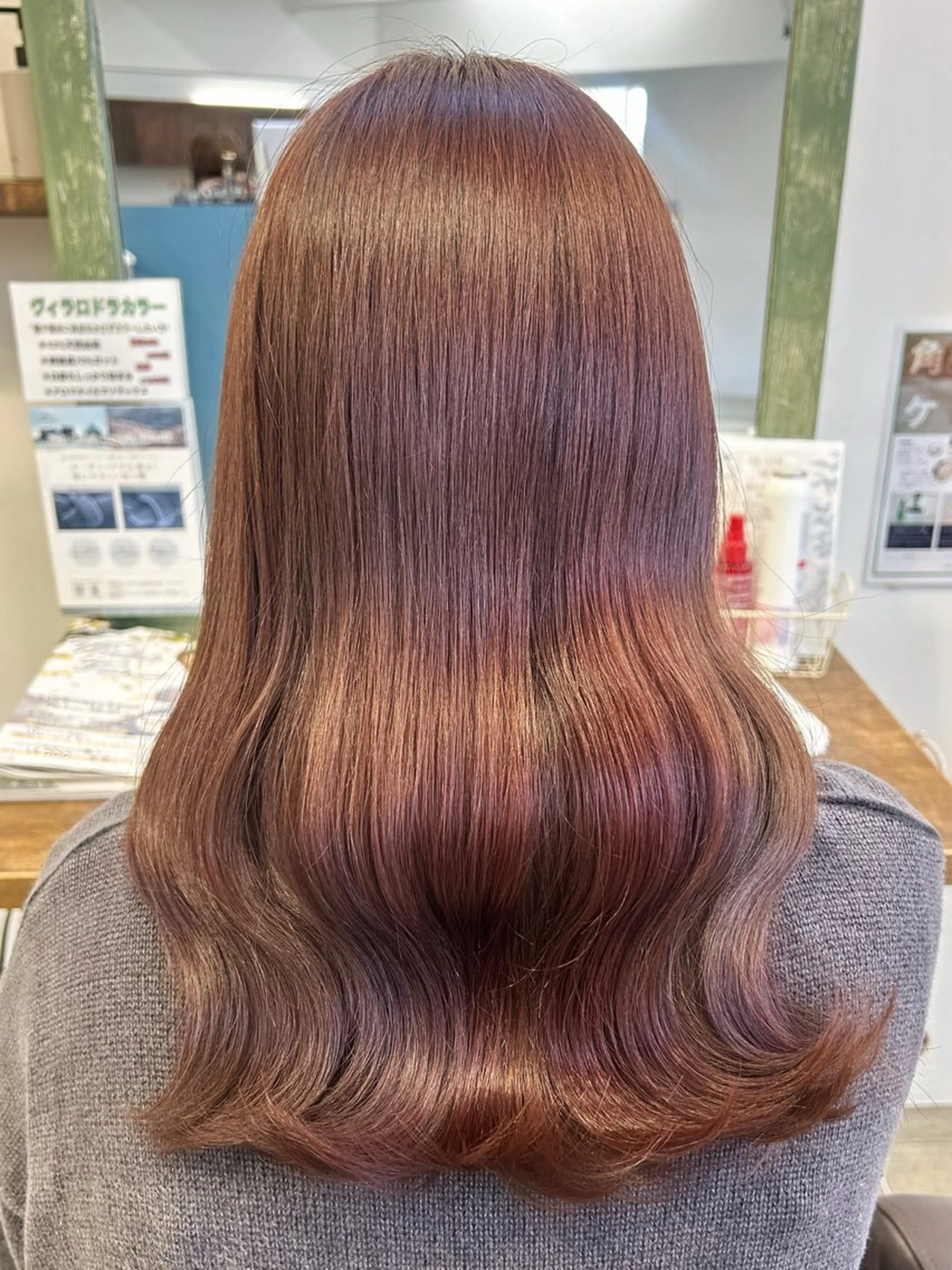 ミディアム カラー 拝頭　奈枝 Beretのヘアスタイル