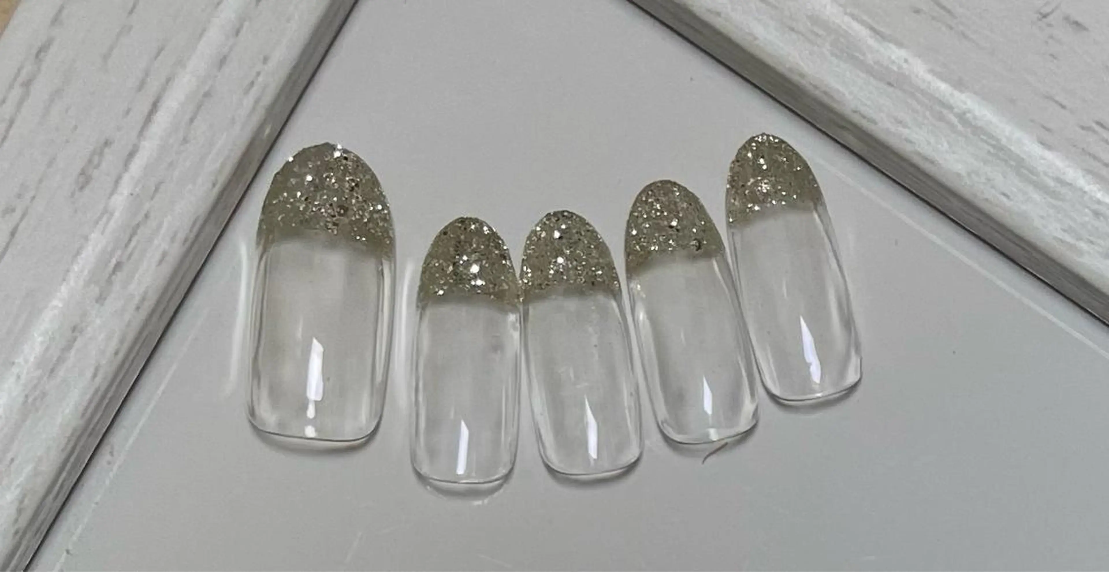 ネイル フレンチネイル ラメ(グリッター) ハンドネイル privatenailsalon me所属・kato tomomiのネイルデザイン