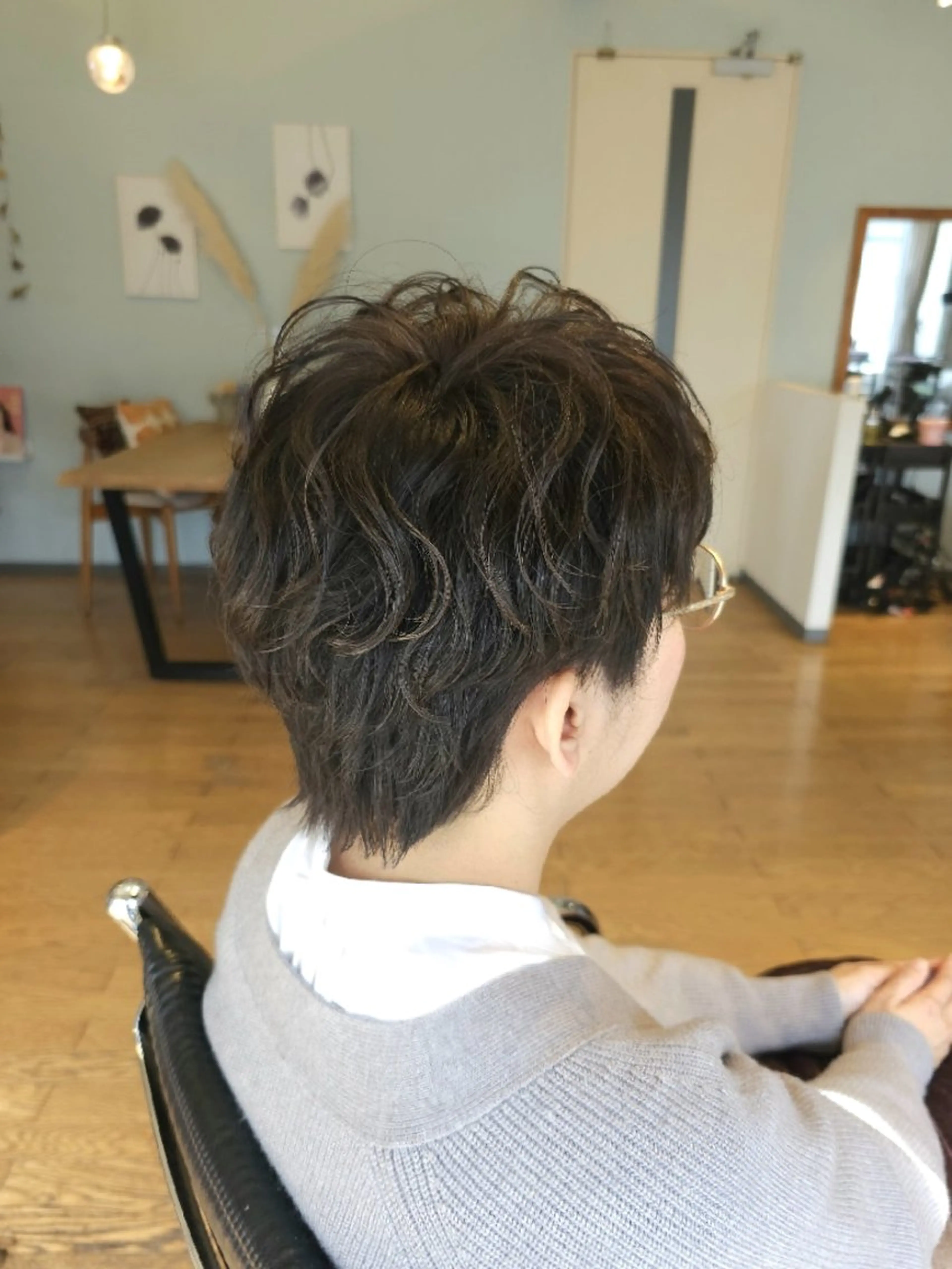 ✨平日限定✨イメチェンおまかせフルコースショート～ミディアム限定、メンズ眉カットサービス 、トリートメント付きの写真